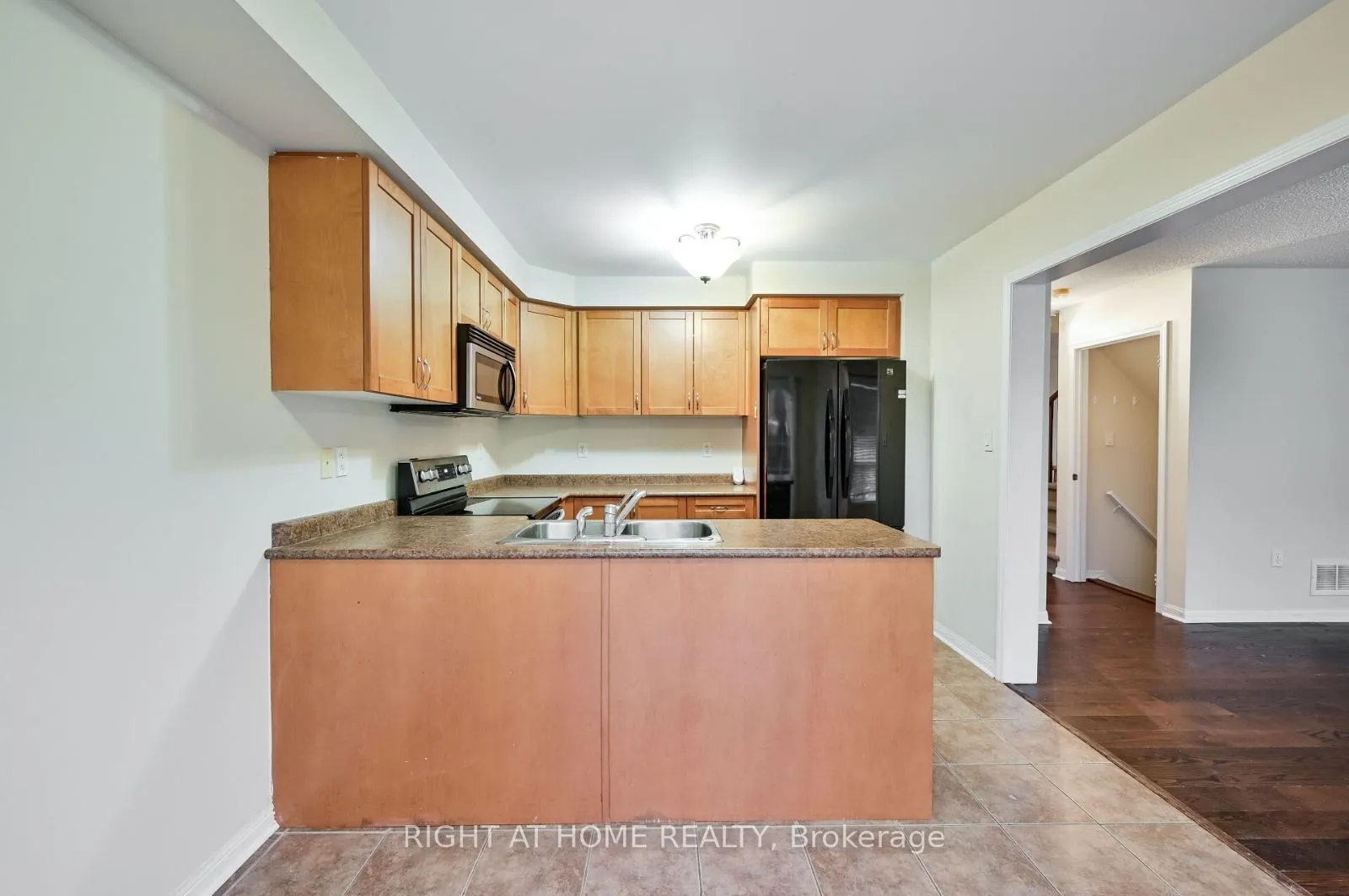 Photo 12 of 842 Luxton Drive, Milton, Beaty — HOMEH