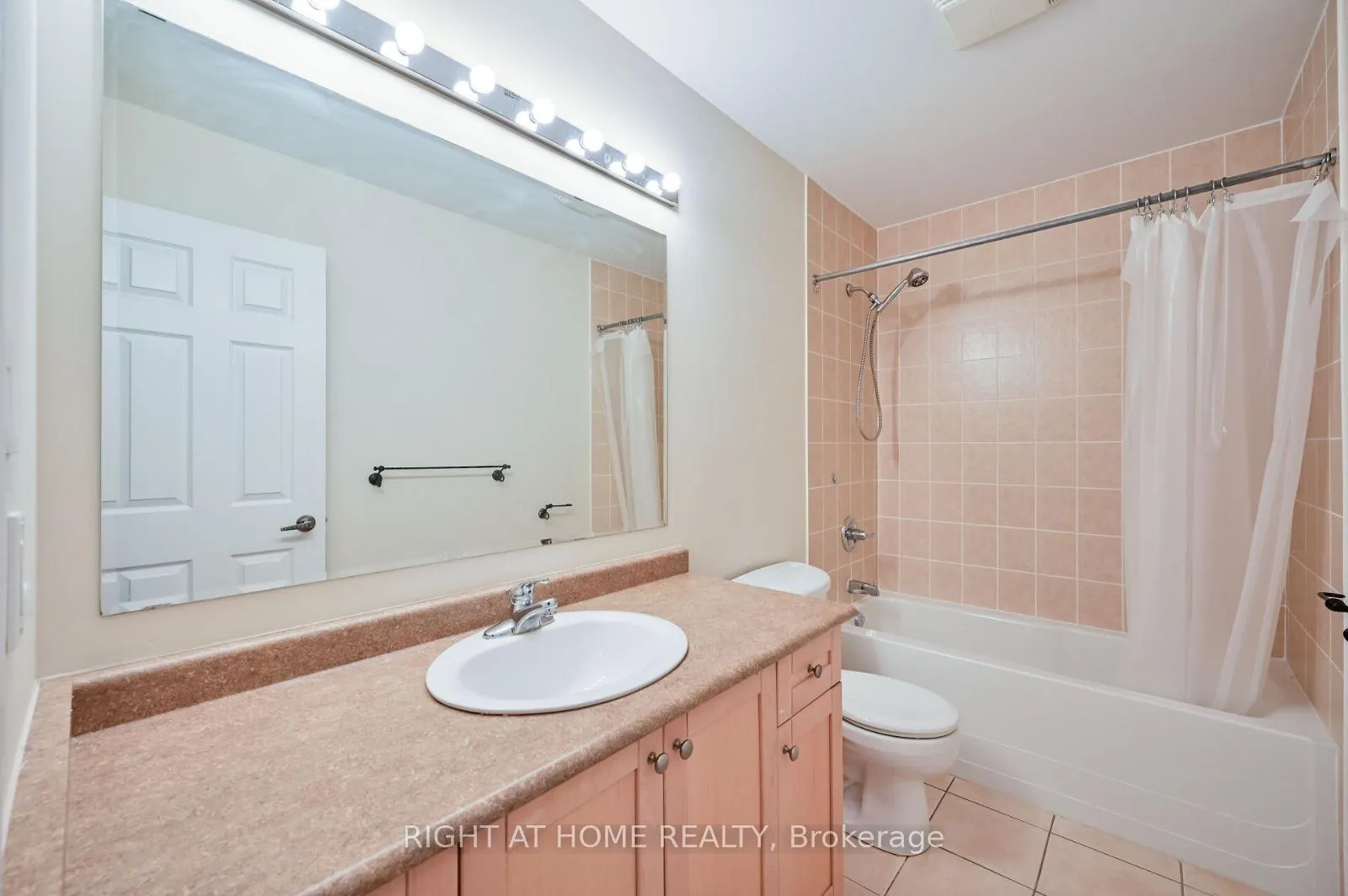 Photo 31 of 842 Luxton Drive, Milton, Beaty — HOMEH
