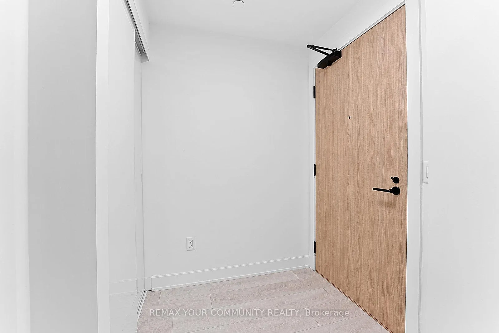 Photo 3 of Unit 2313, 35 Mercer Street, Toronto, Waterfront Communities — HOMEH