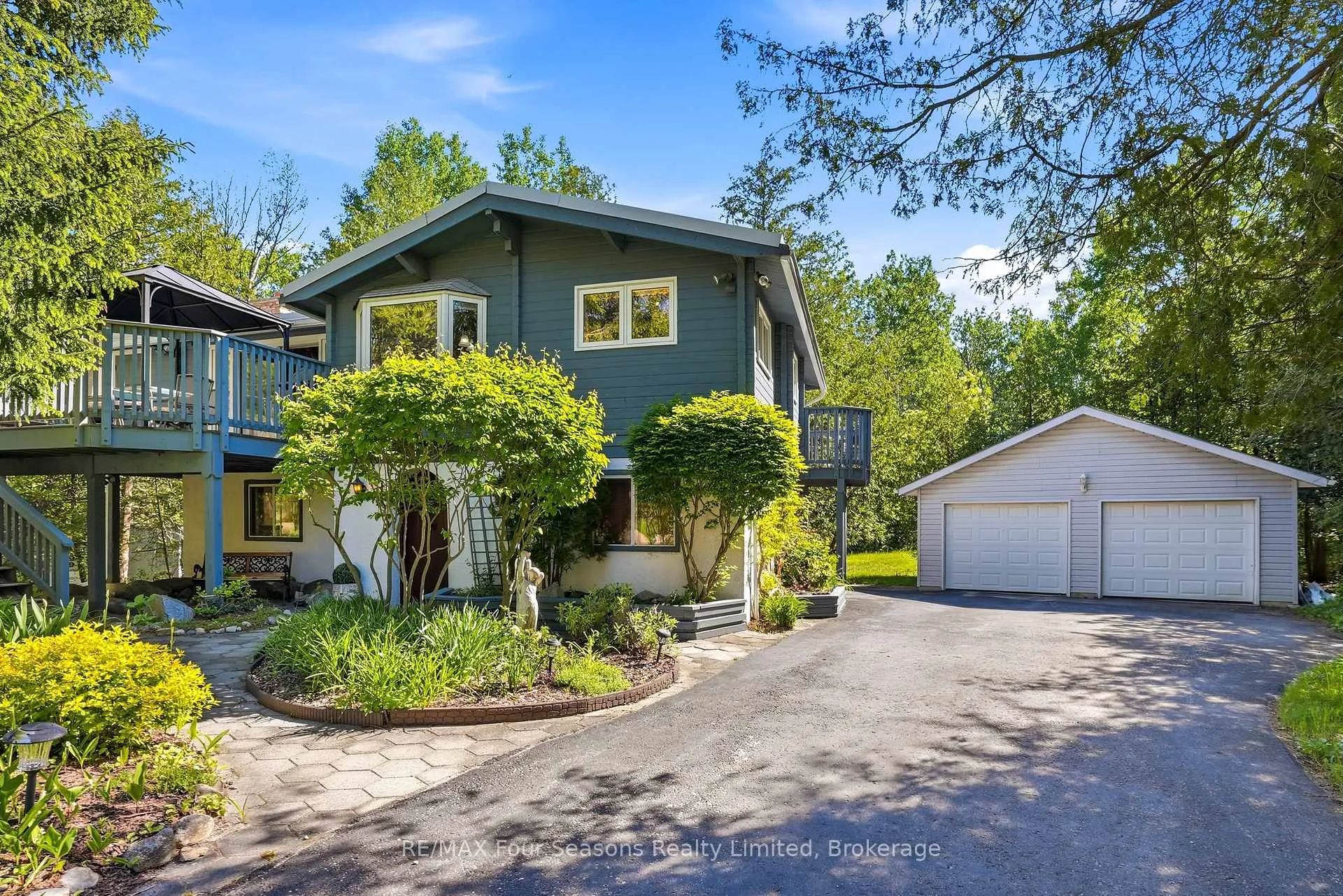 Photo 1 of 105 St Moritz Crescent, Blue Mountains — HOMEH