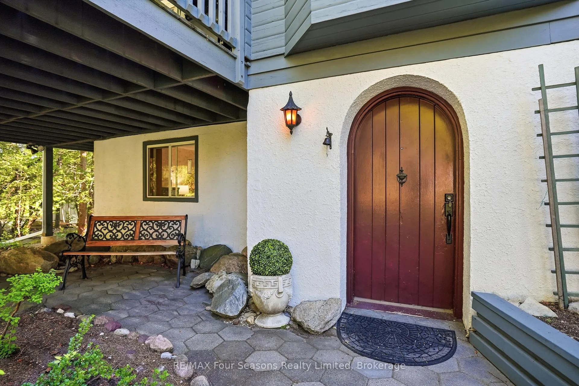 Photo 3 of 105 St Moritz Crescent, Blue Mountains — HOMEH