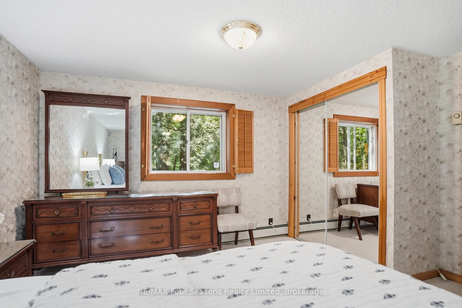 Photo 7 of 105 St Moritz Crescent, Blue Mountains — HOMEH