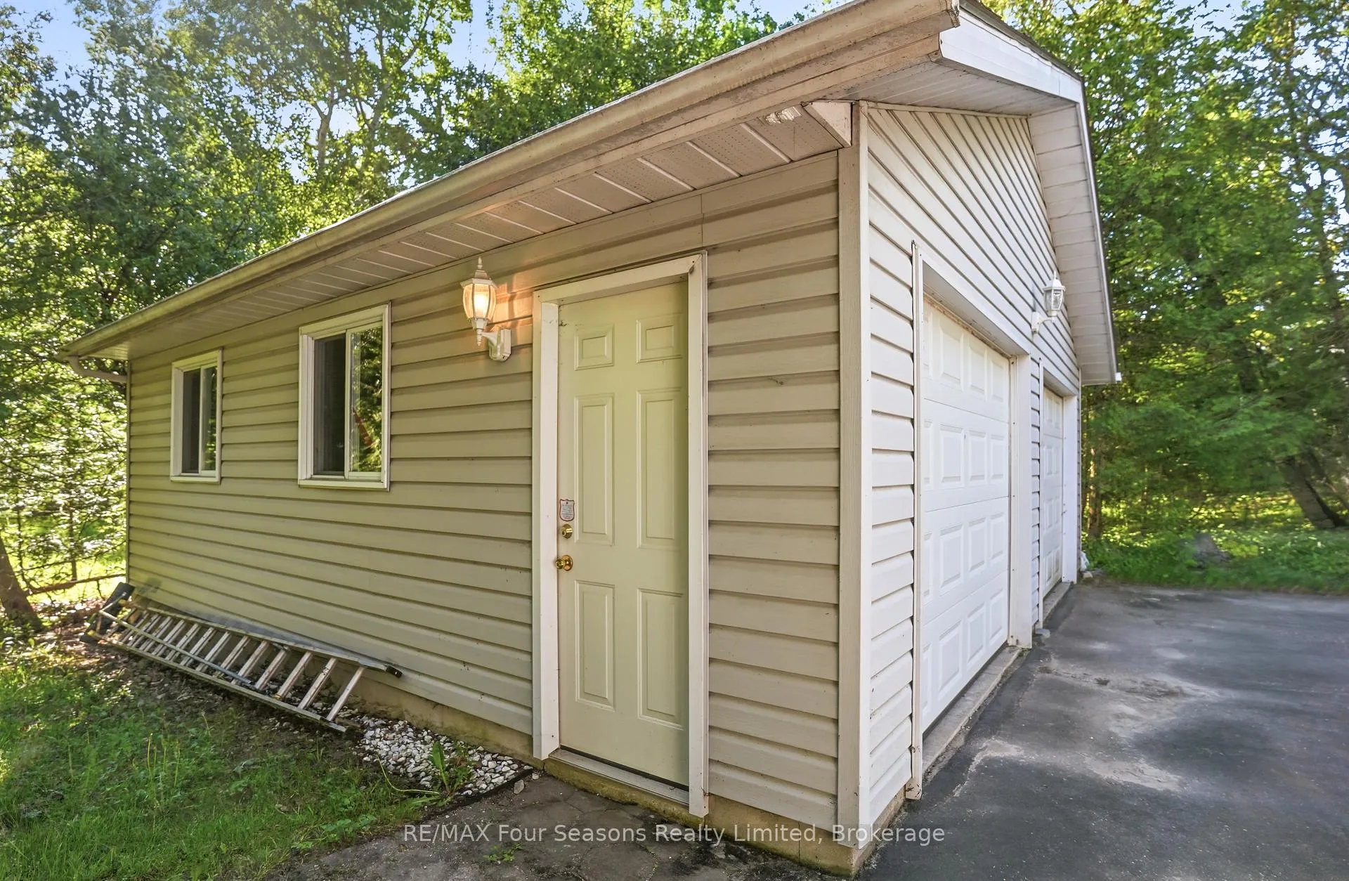 Photo 32 of 105 St Moritz Crescent, Blue Mountains — HOMEH