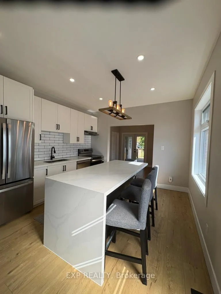 Photo 5 of 385 Hugel Avenue, Midland — HOMEH