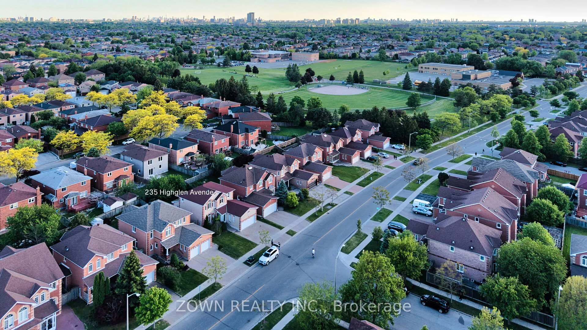 Photo 3 of 235 Highglen Avenue, Markham, Milliken Mills East — HOMEH