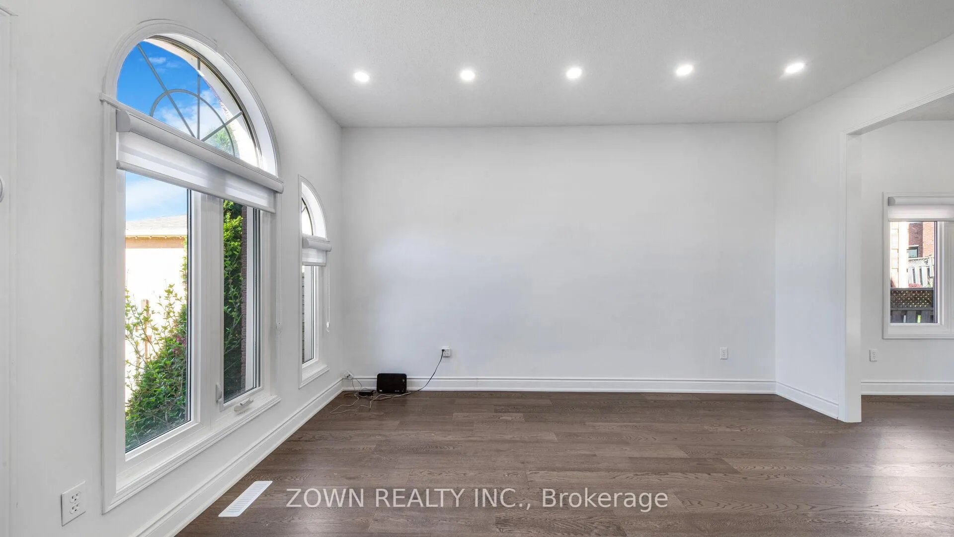 Photo 11 of 235 Highglen Avenue, Markham, Milliken Mills East — HOMEH