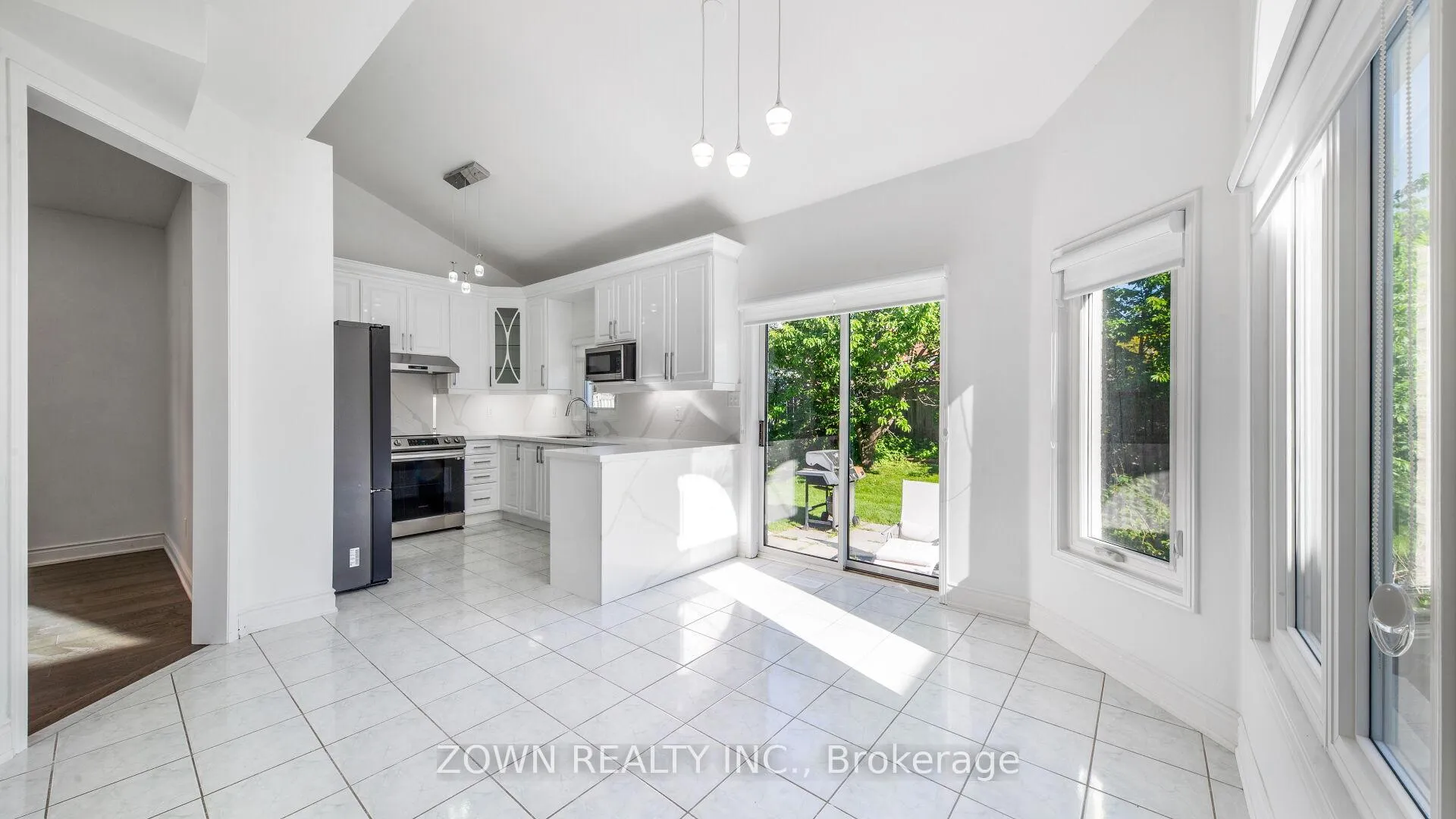 Photo 21 of 235 Highglen Avenue, Markham, Milliken Mills East — HOMEH