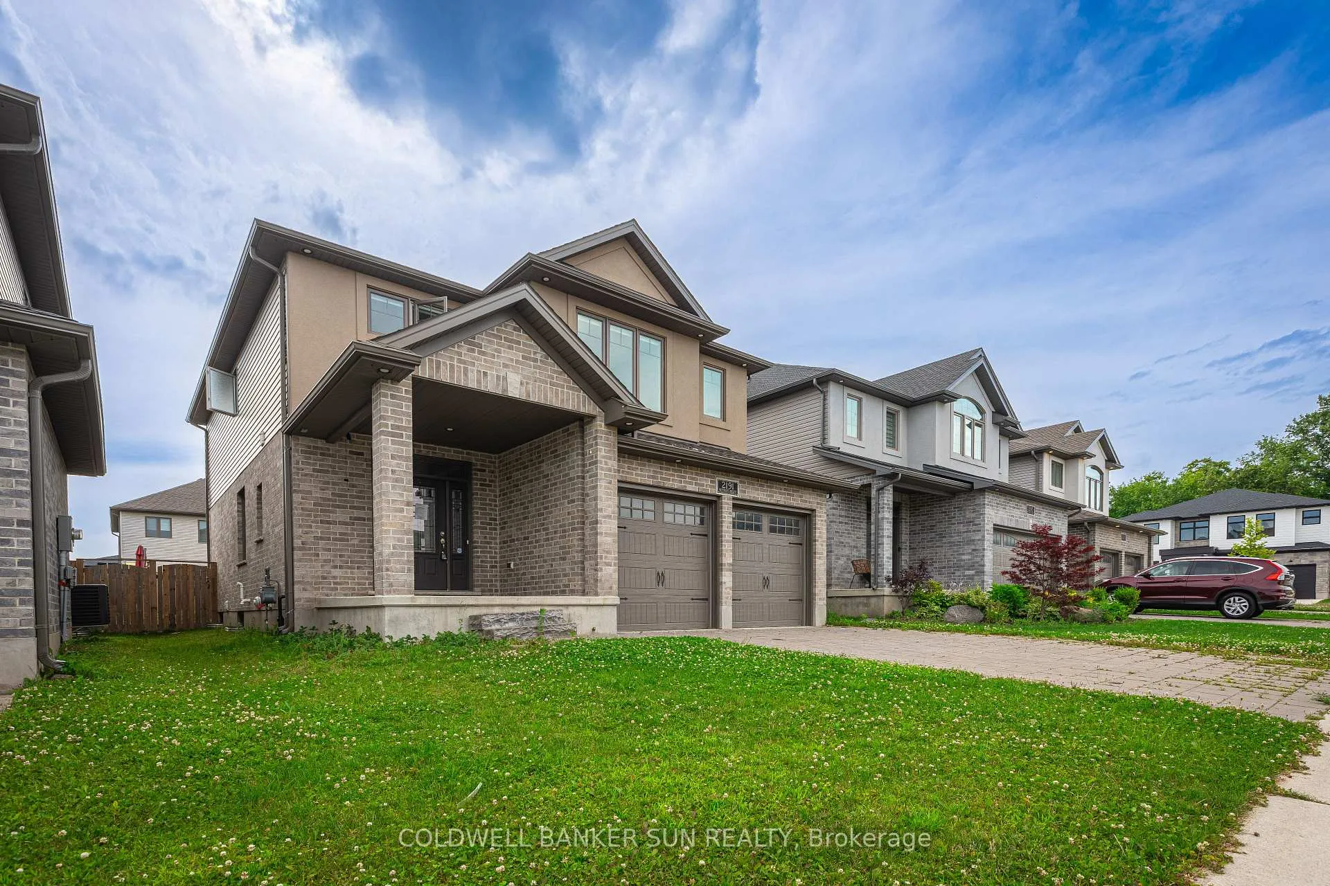 Photo 2 of 2191 Westpoint Heights, London, South V — HOMEH