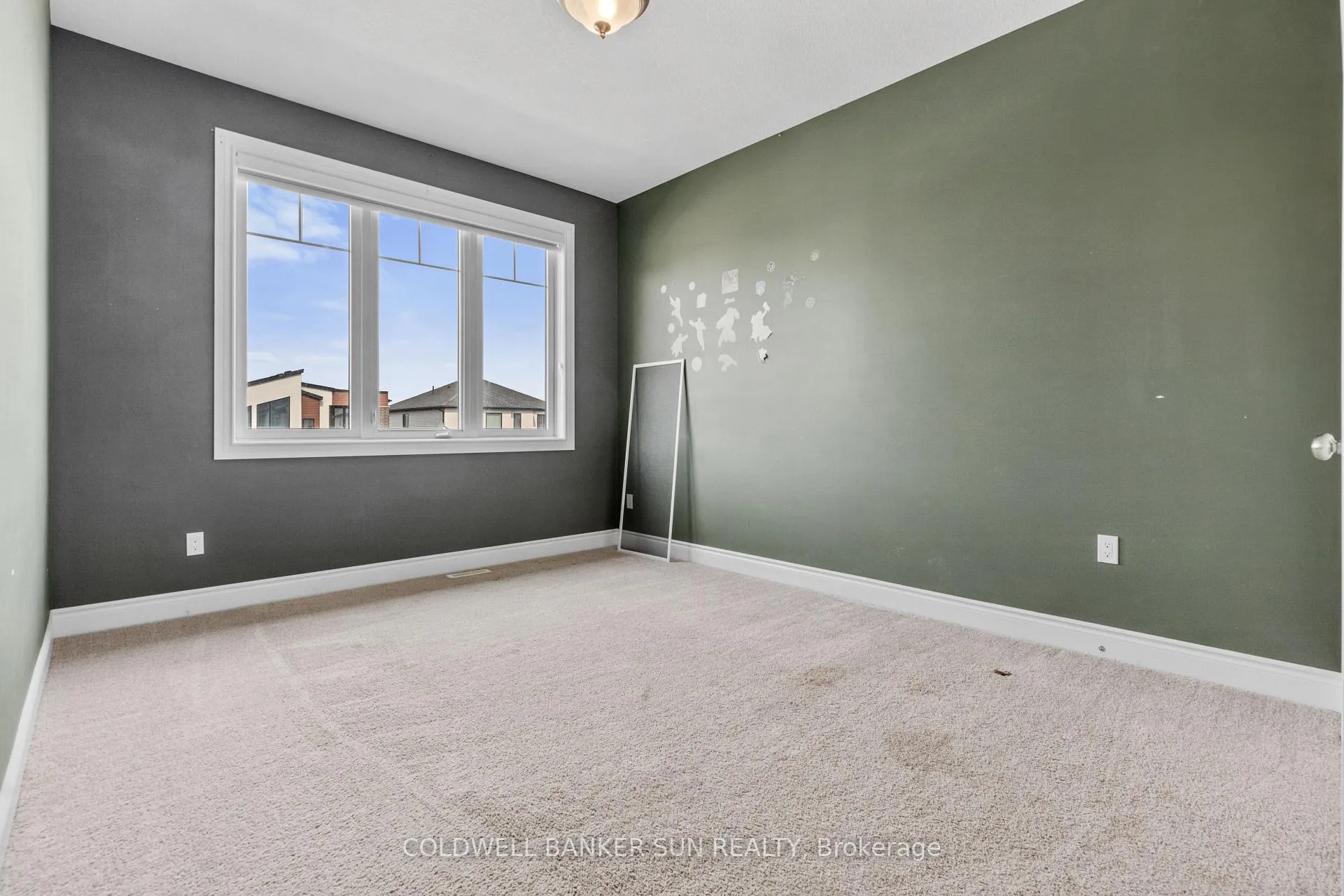 Photo 13 of 2191 Westpoint Heights, London, South V — HOMEH