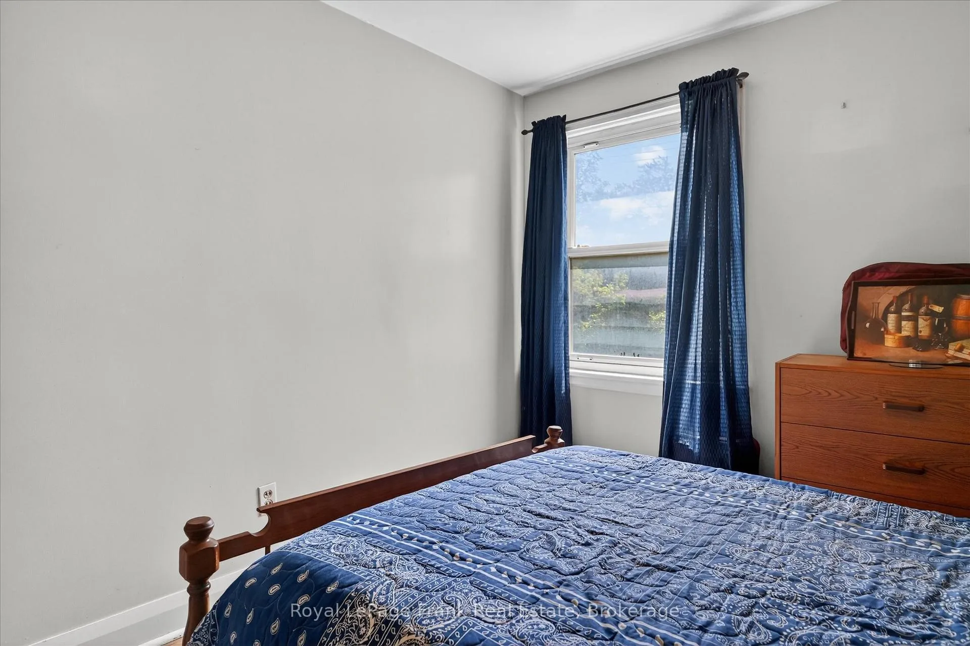Photo 12 of 569 Steele Avenue, Peterborough, Otonabee Ward 1 — HOMEH
