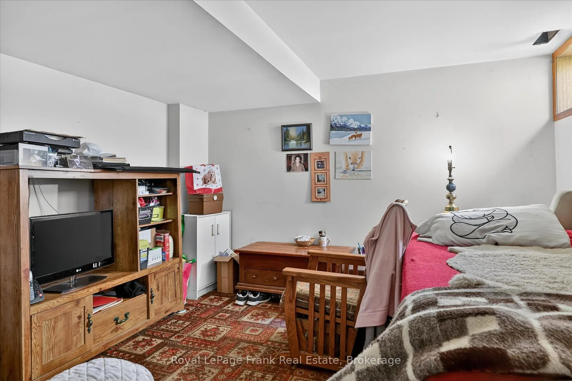 Photo 19 of 569 Steele Avenue, Peterborough, Otonabee Ward 1 — HOMEH