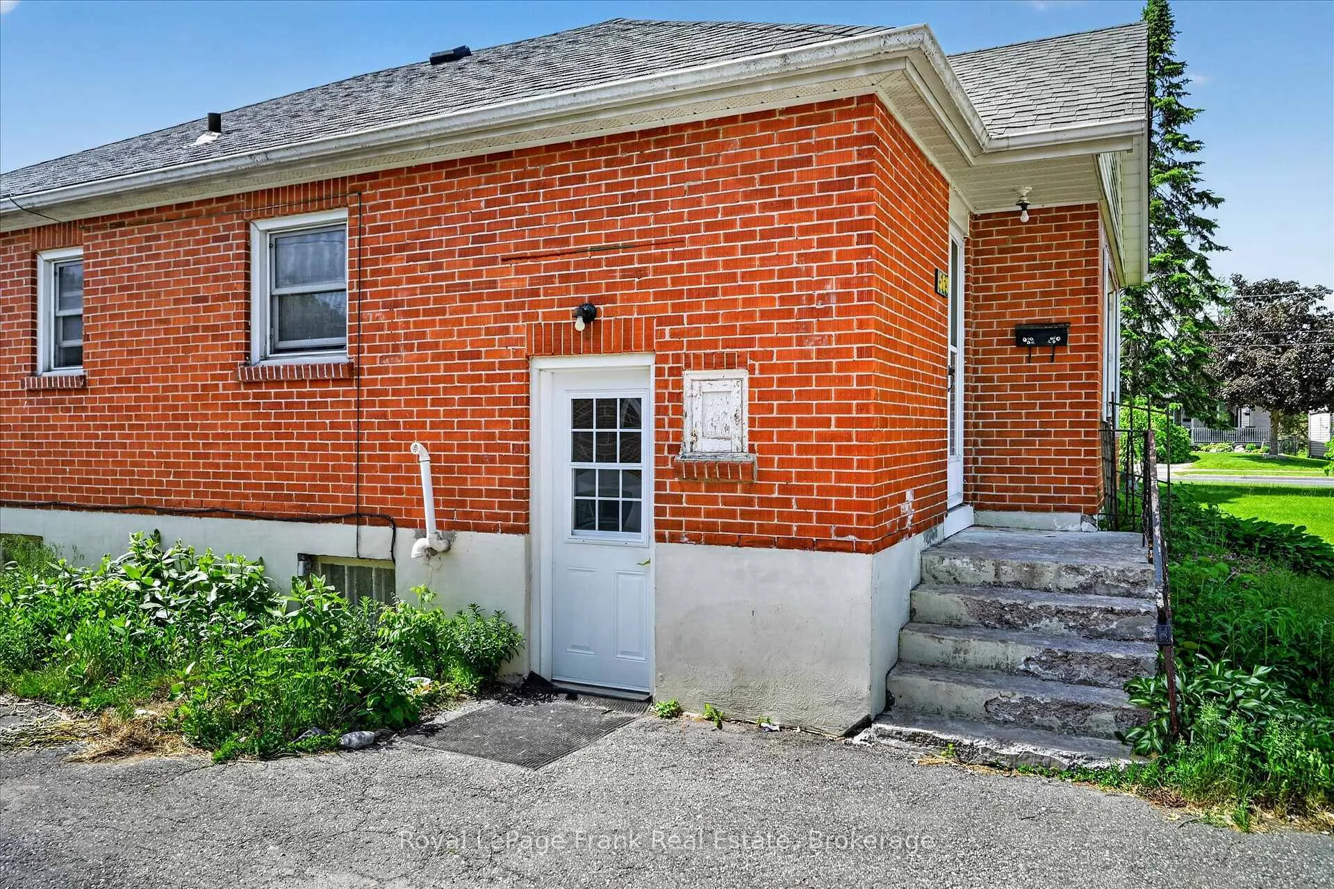 Photo 24 of 569 Steele Avenue, Peterborough, Otonabee Ward 1 — HOMEH