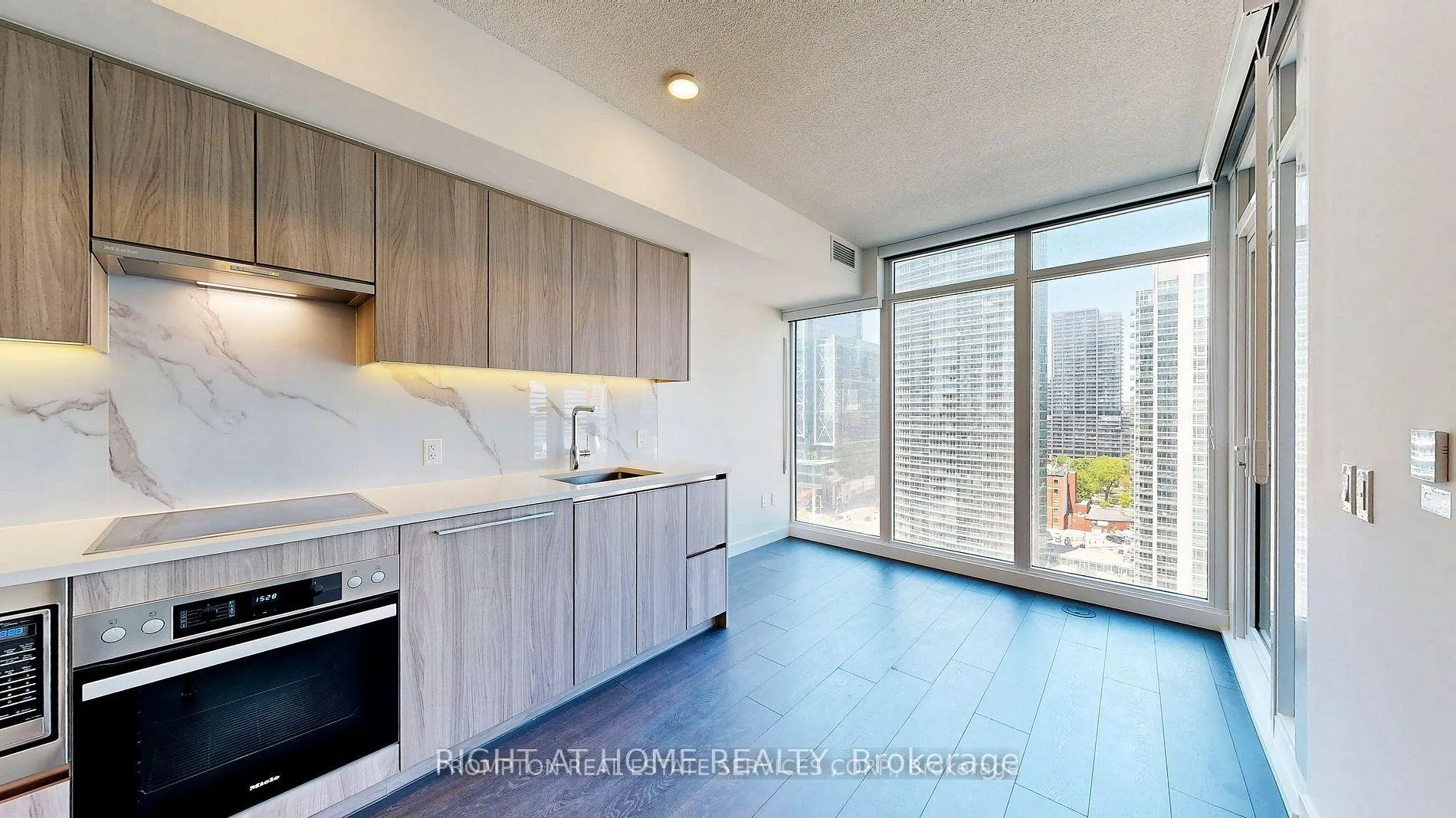 Photo 8 of Unit 2815, 1 Concord Cityplace Way, Toronto, Waterfront Communities — HOMEH