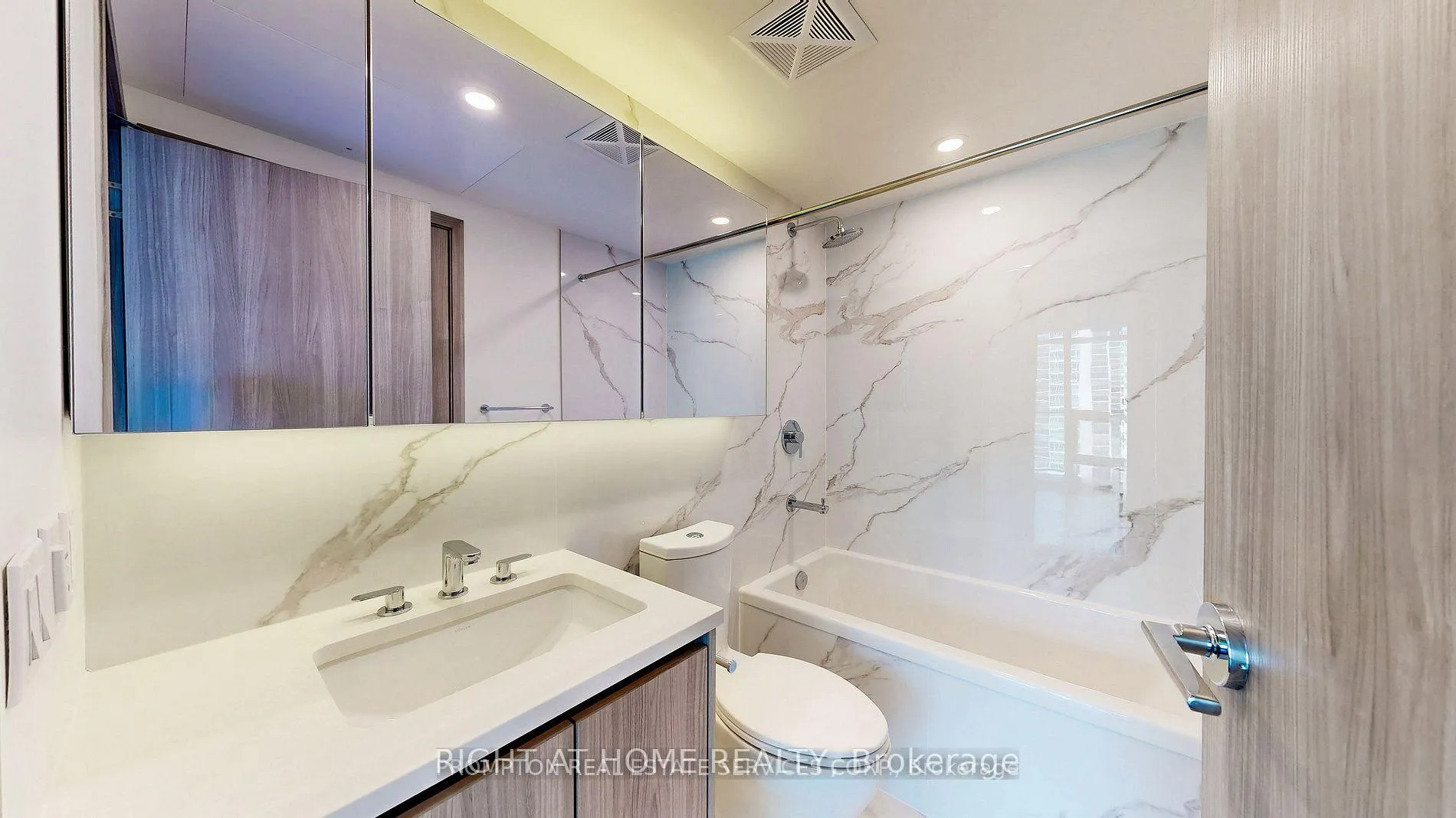 Photo 9 of Unit 2815, 1 Concord Cityplace Way, Toronto, Waterfront Communities — HOMEH