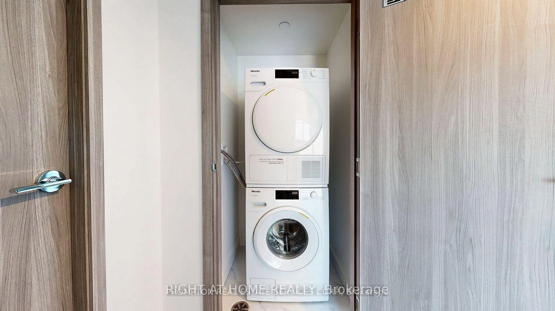 Photo 18 of Unit 2815, 1 Concord Cityplace Way, Toronto, Waterfront Communities — HOMEH