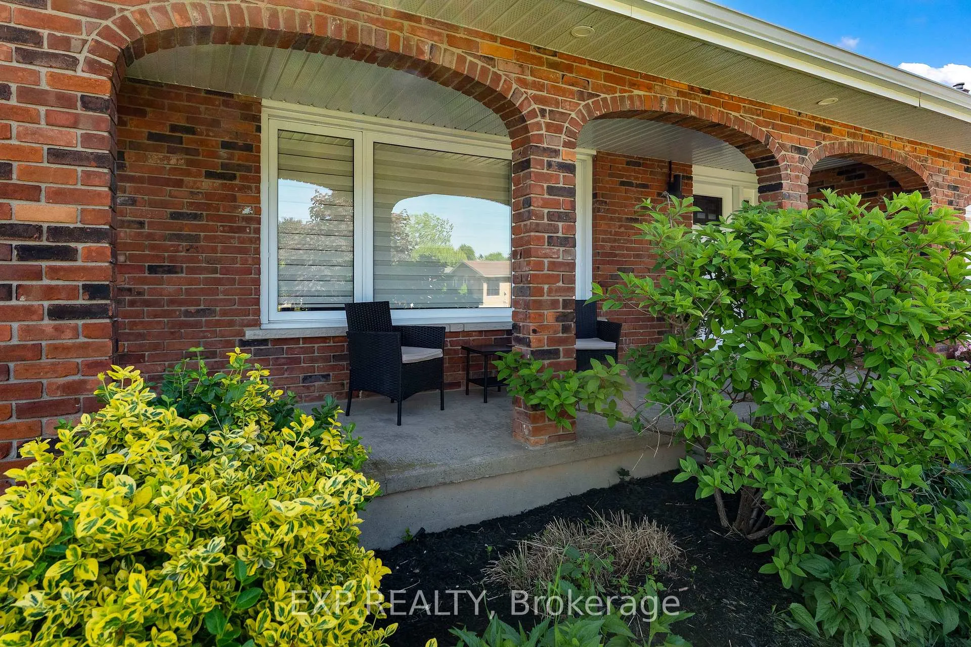 Photo 4 of 7260 Casey Street, Niagara Falls, Casey — HOMEH