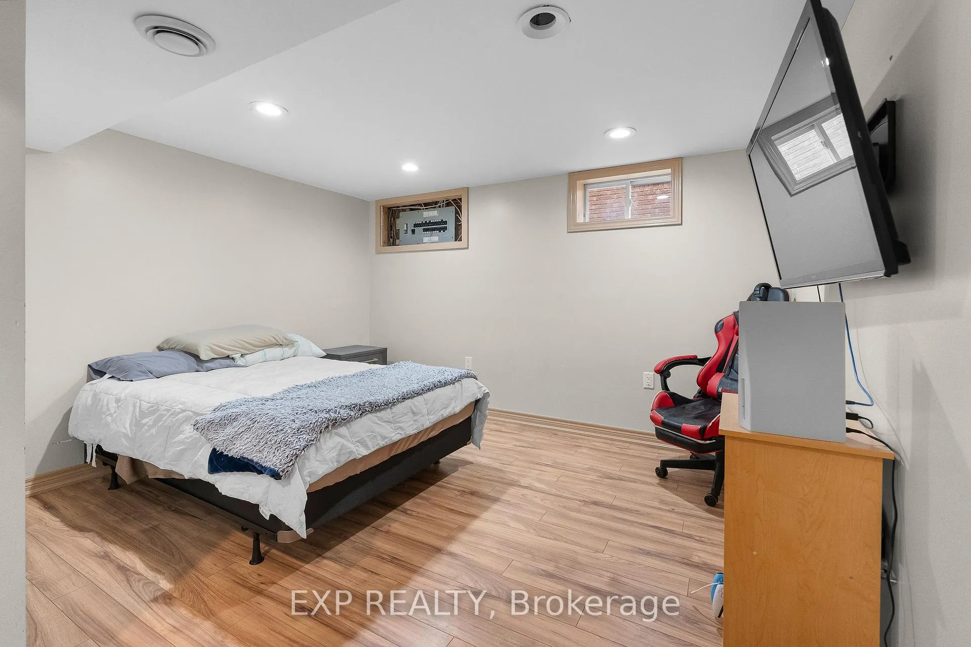 Photo 32 of 7260 Casey Street, Niagara Falls, Casey — HOMEH