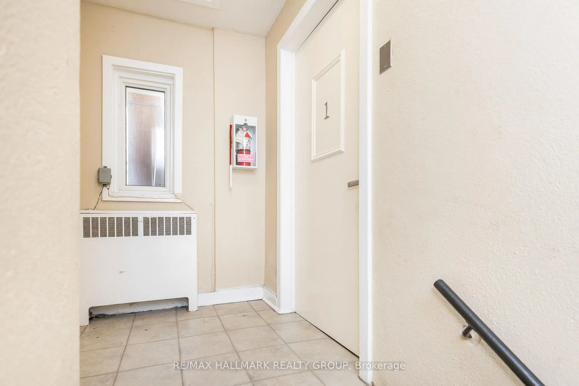 Photo 2 of Unit 1, 462 Bronson Avenue, Ottawa, West Centre Town — HOMEH