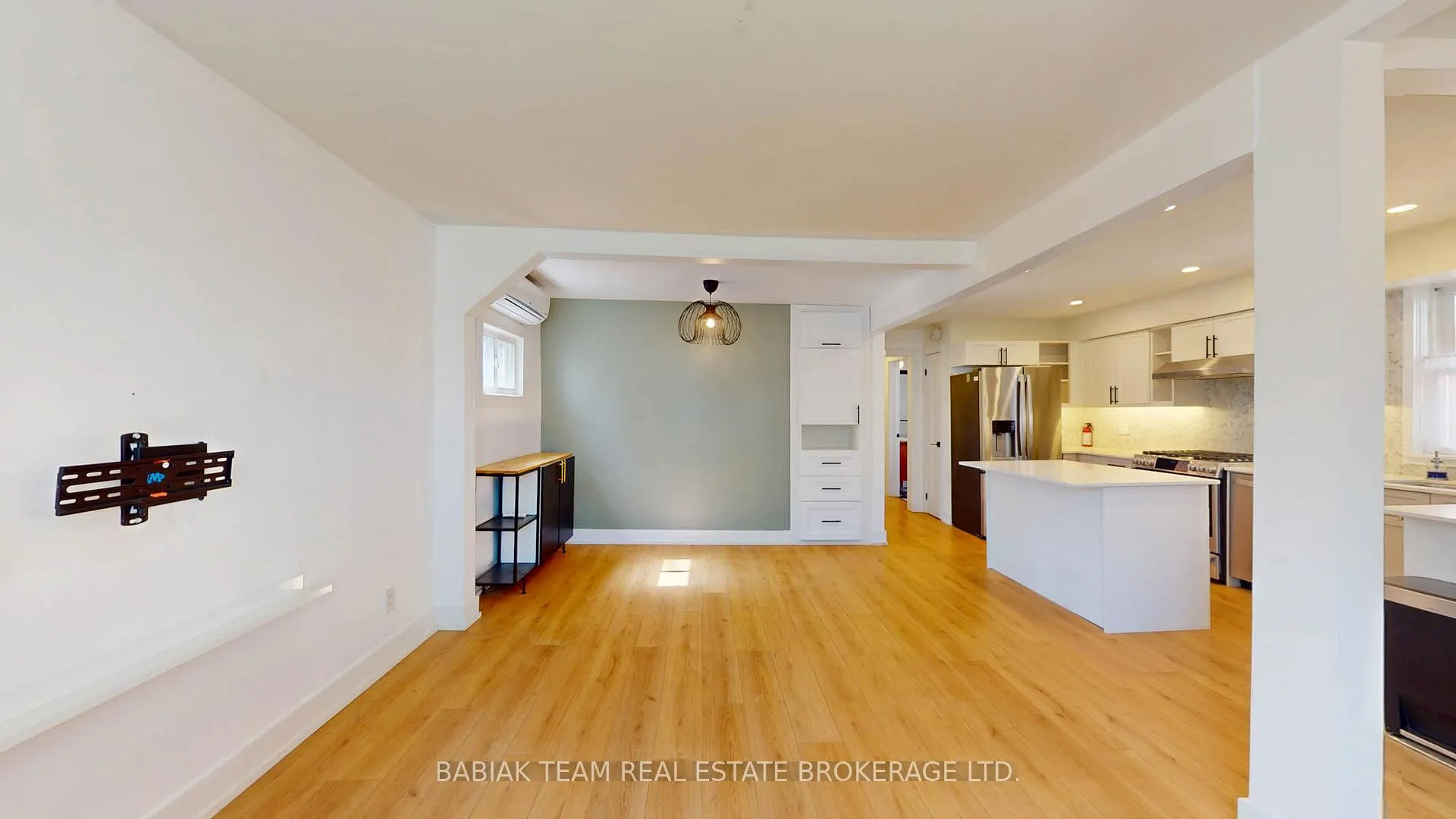 Photo 3 of 40 Alexander Street, Etobicoke, Mimico — HOMEH