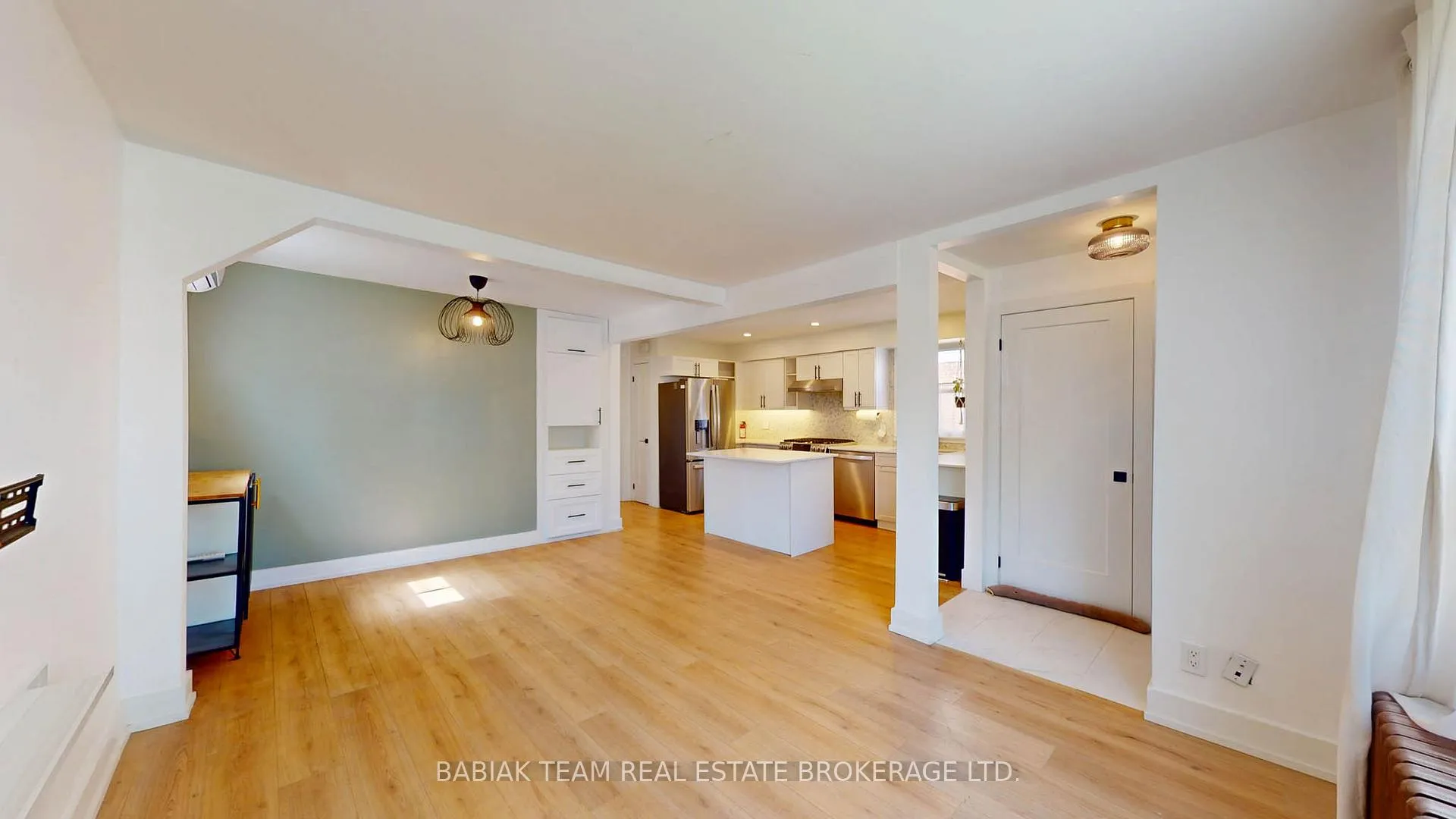 Photo 5 of 40 Alexander Street, Etobicoke, Mimico — HOMEH