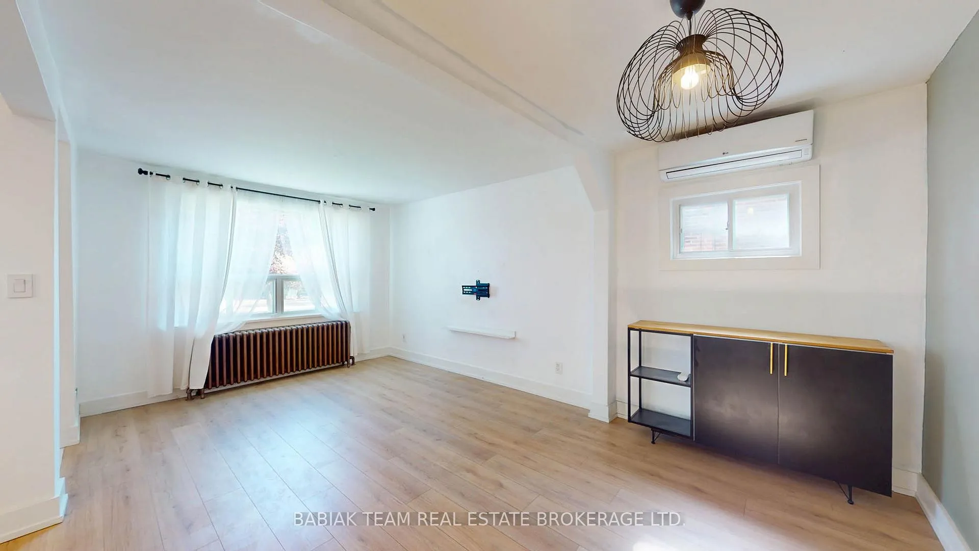 Photo 8 of 40 Alexander Street, Etobicoke, Mimico — HOMEH