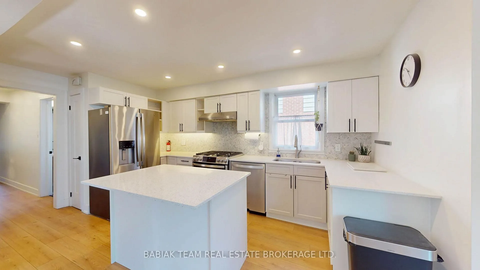 Photo 10 of 40 Alexander Street, Etobicoke, Mimico — HOMEH