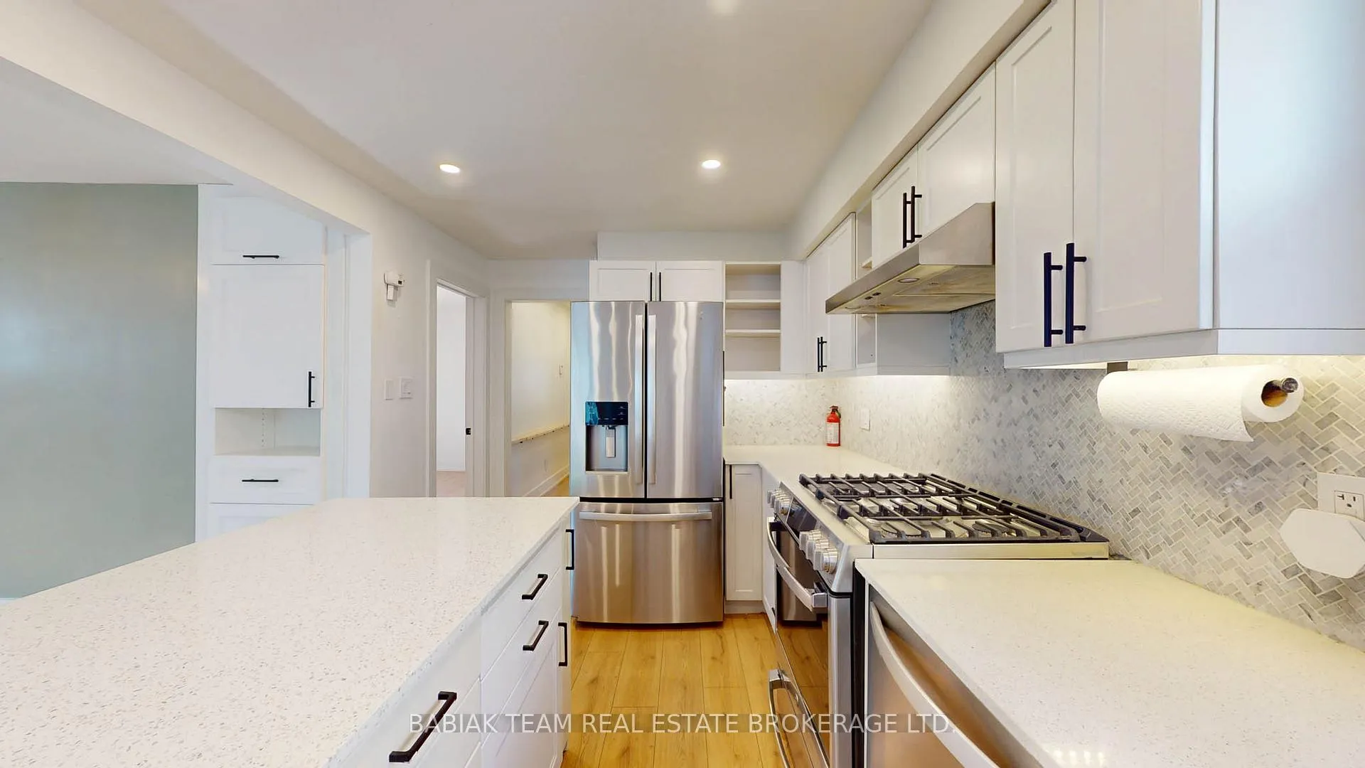 Photo 11 of 40 Alexander Street, Etobicoke, Mimico — HOMEH