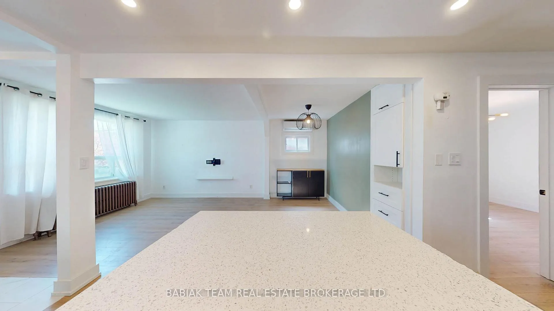 Photo 14 of 40 Alexander Street, Etobicoke, Mimico — HOMEH