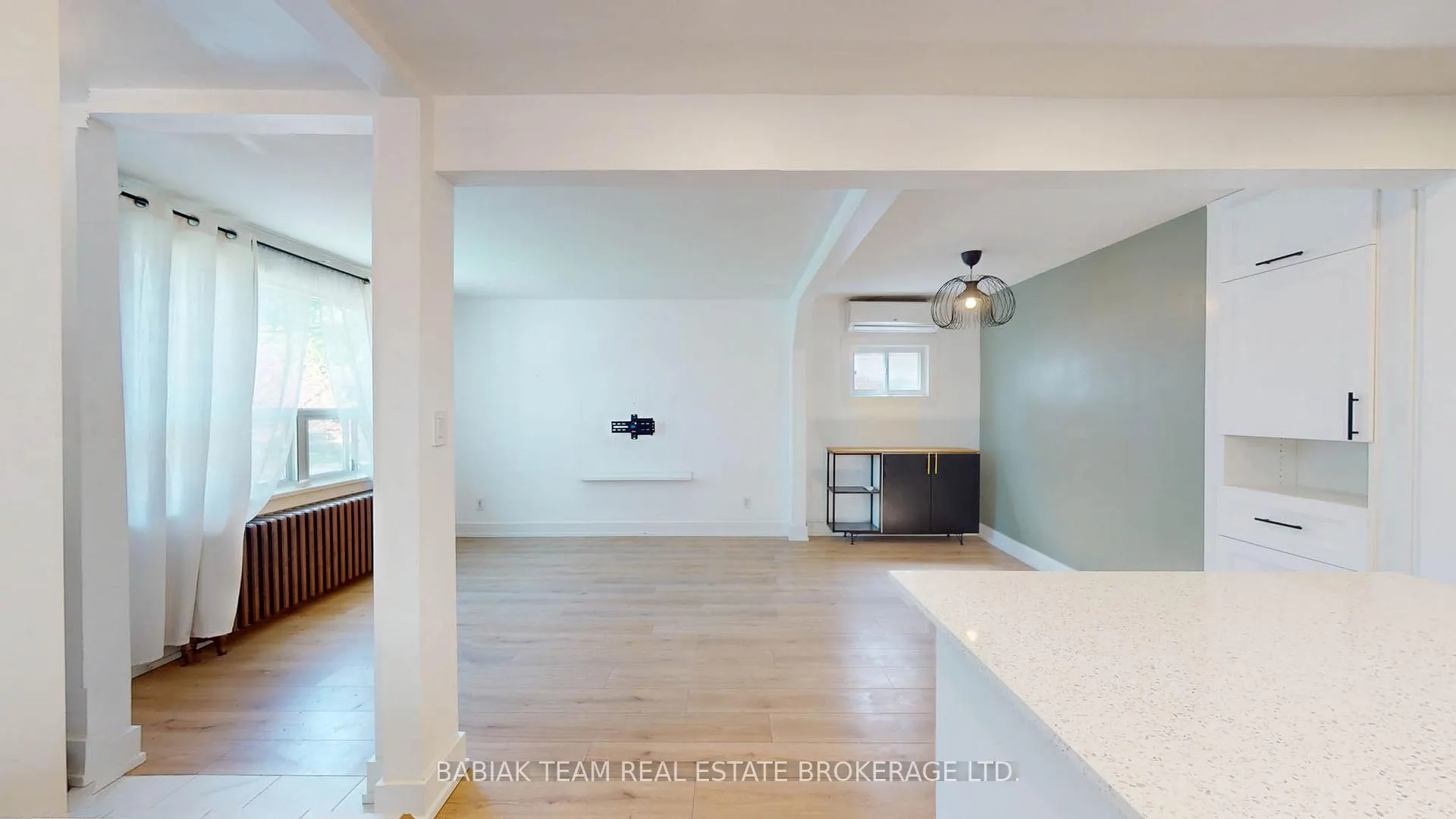 Photo 15 of 40 Alexander Street, Etobicoke, Mimico — HOMEH
