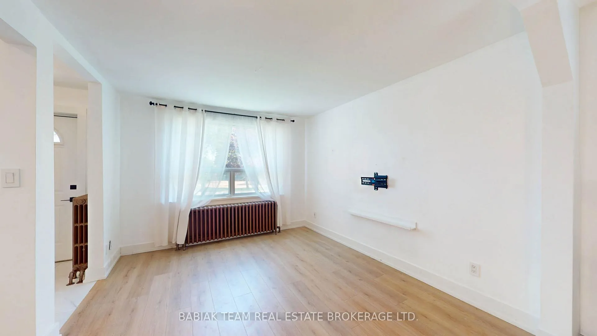 Photo 16 of 40 Alexander Street, Etobicoke, Mimico — HOMEH