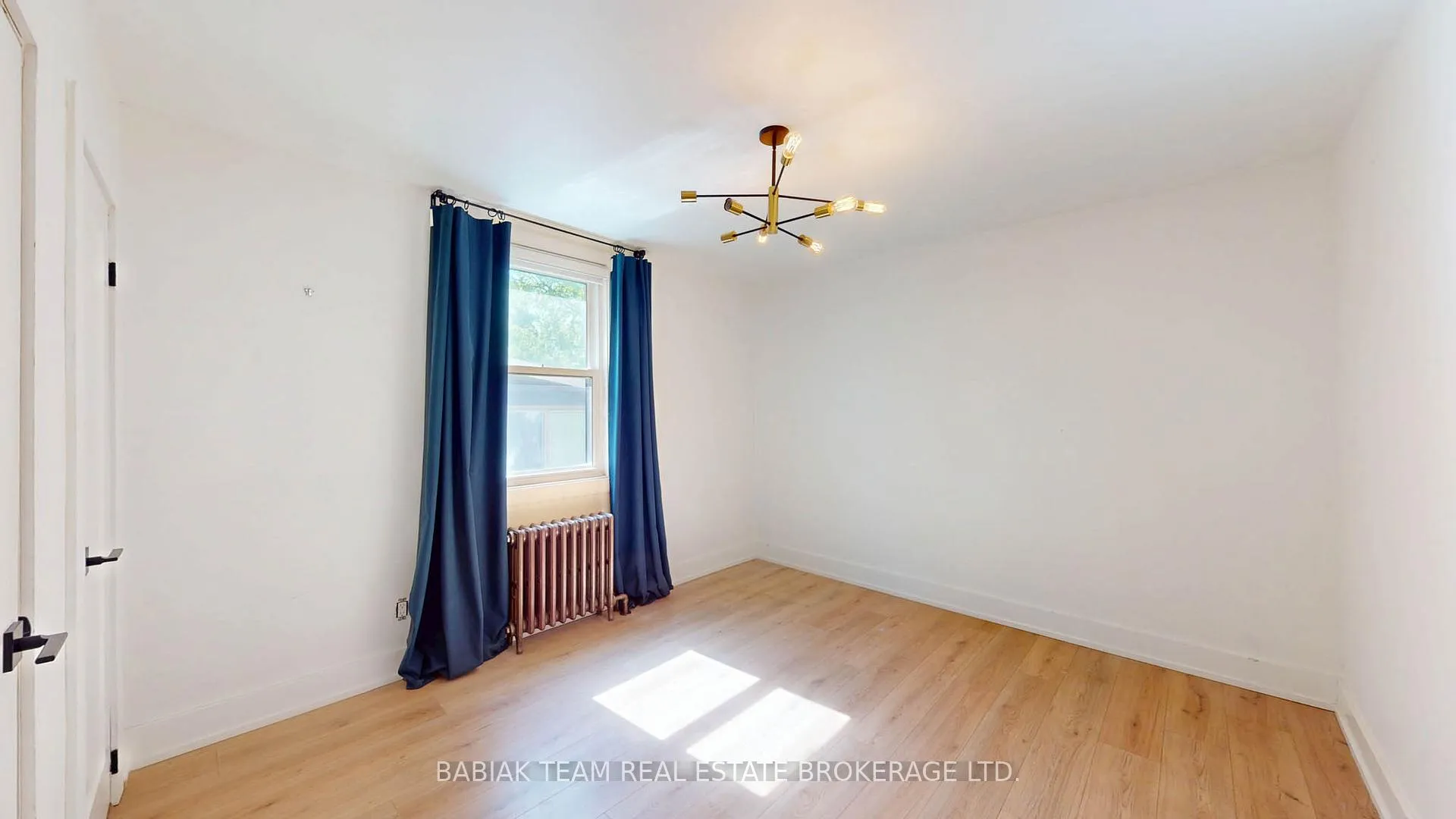 Photo 18 of 40 Alexander Street, Etobicoke, Mimico — HOMEH