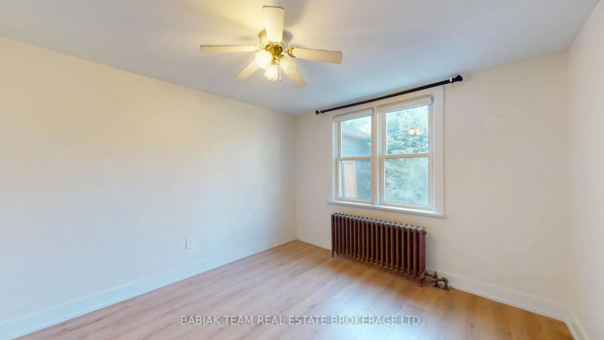 Photo 25 of 40 Alexander Street, Etobicoke, Mimico — HOMEH