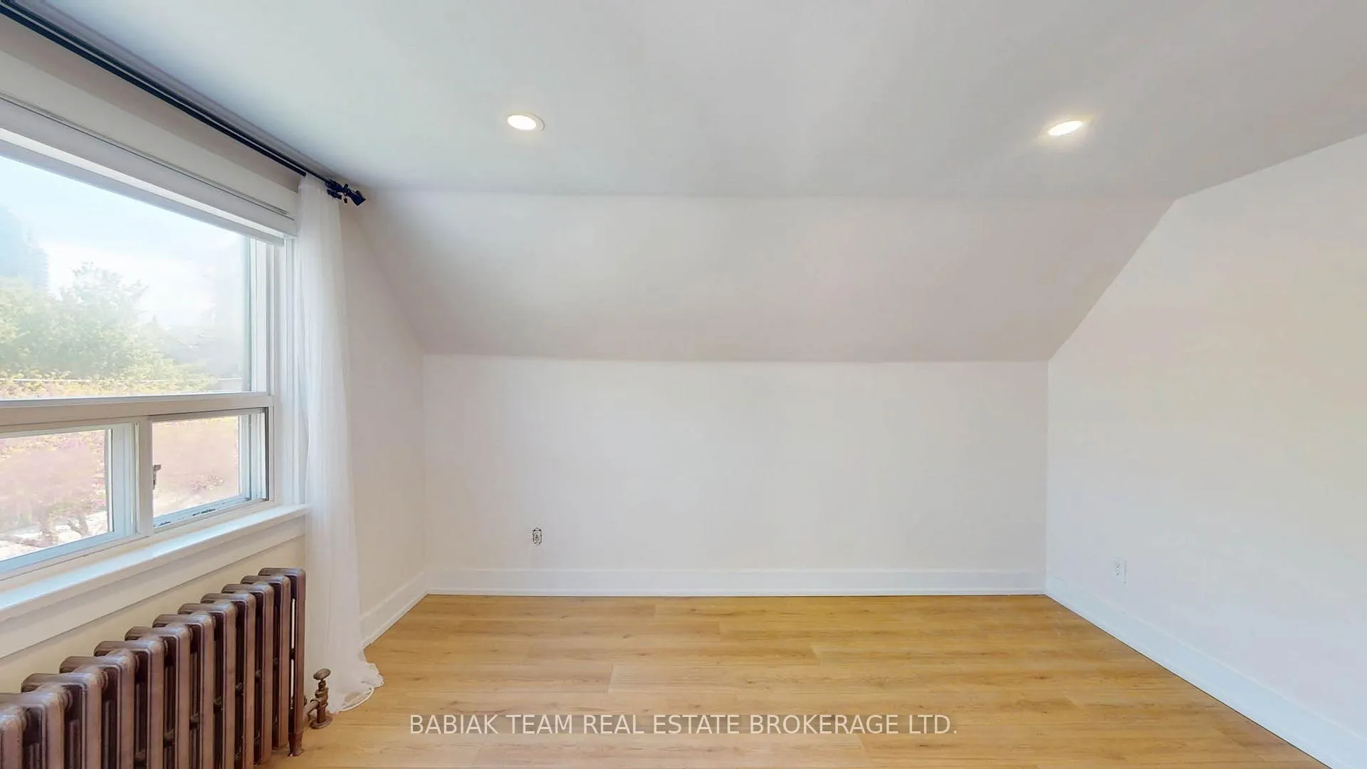 Photo 29 of 40 Alexander Street, Etobicoke, Mimico — HOMEH