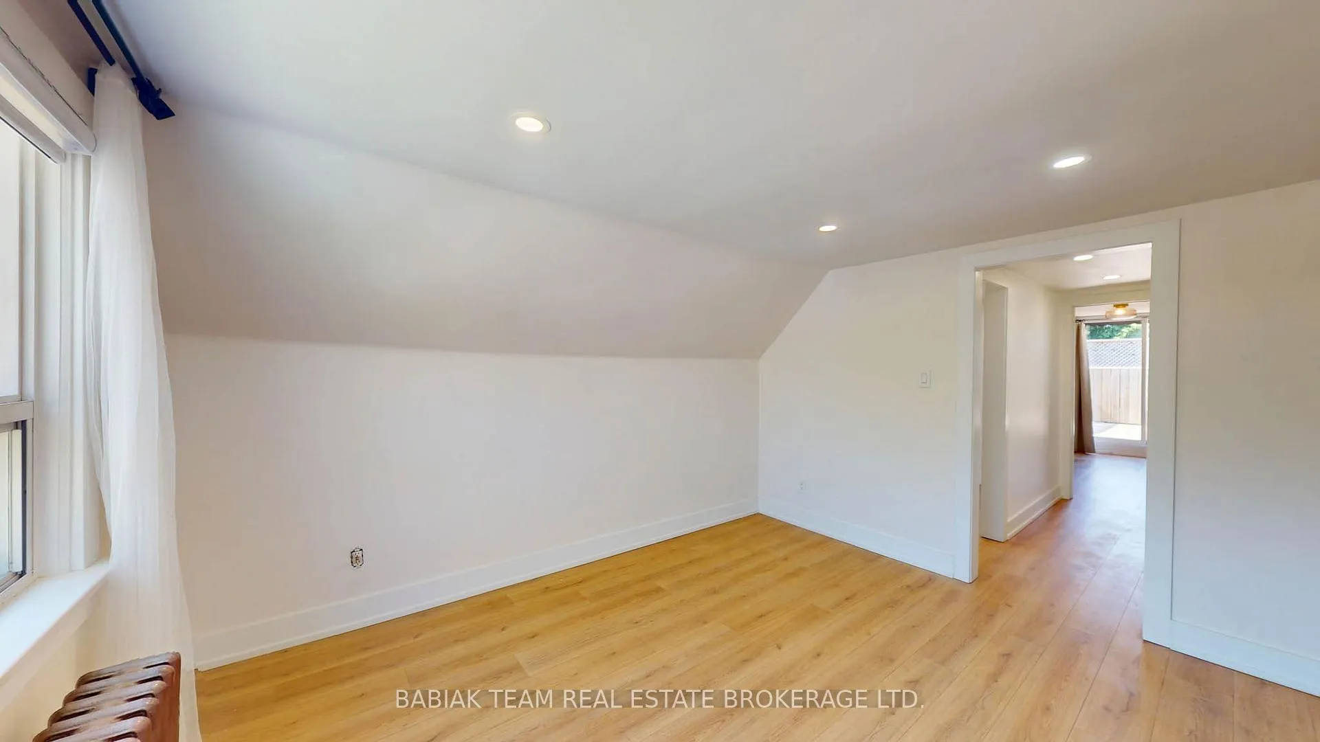 Photo 30 of 40 Alexander Street, Etobicoke, Mimico — HOMEH