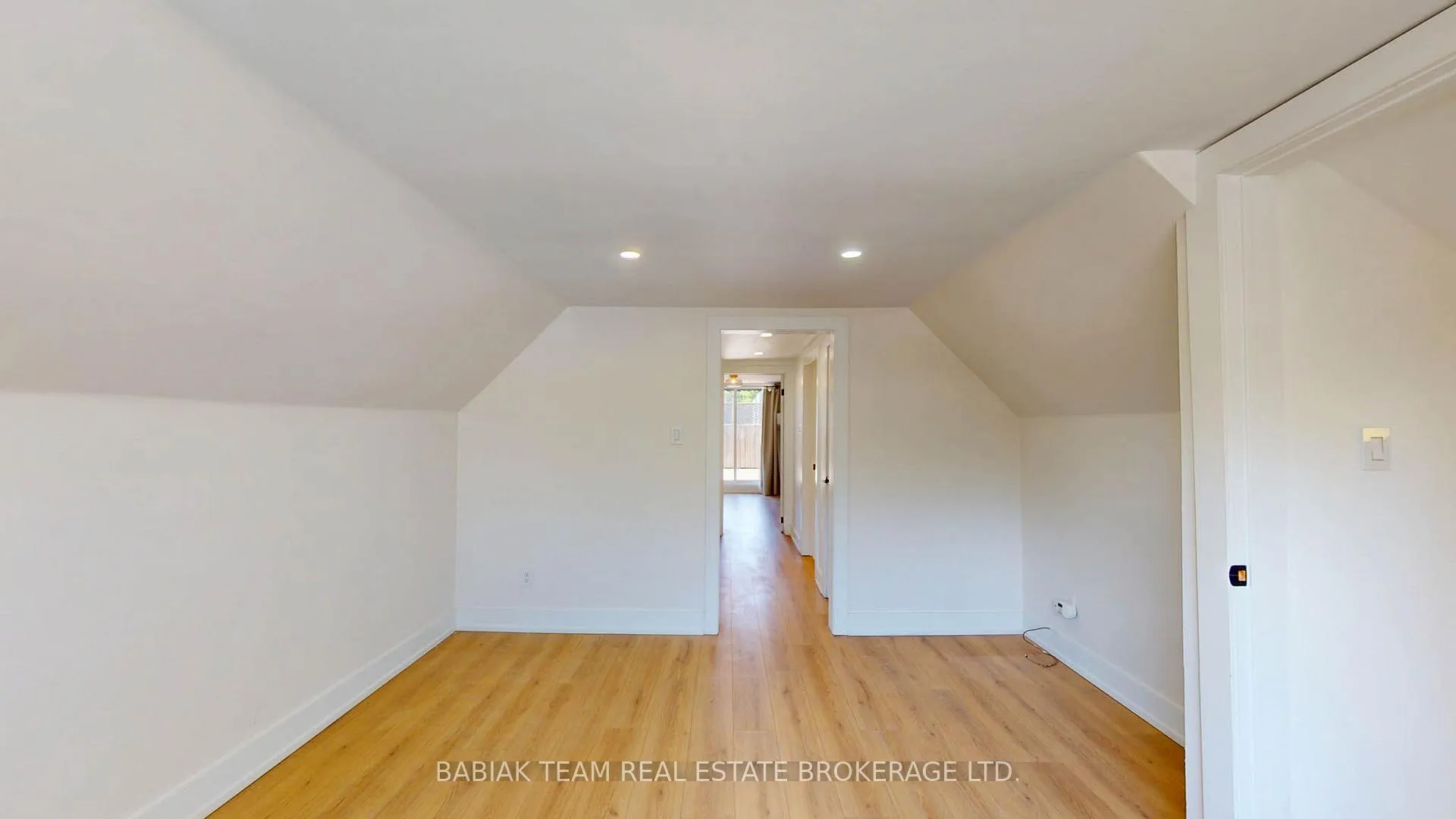 Photo 31 of 40 Alexander Street, Etobicoke, Mimico — HOMEH