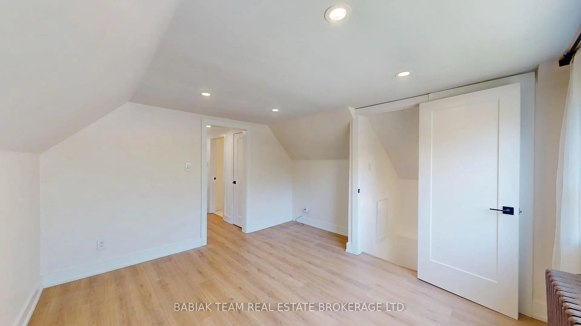 Photo 32 of 40 Alexander Street, Etobicoke, Mimico — HOMEH
