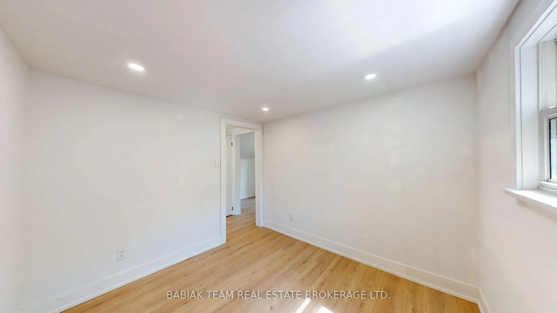 Photo 35 of 40 Alexander Street, Etobicoke, Mimico — HOMEH