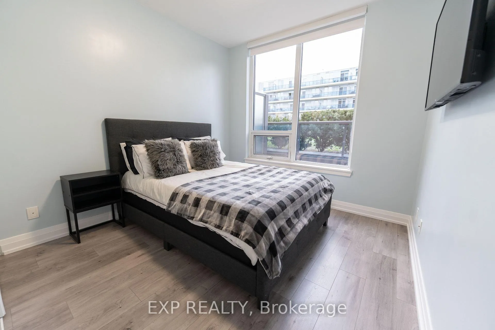 Photo 3 of Unit 302, 3700 Highway 7 Road, Vaughan, East Woodbridge — HOMEH
