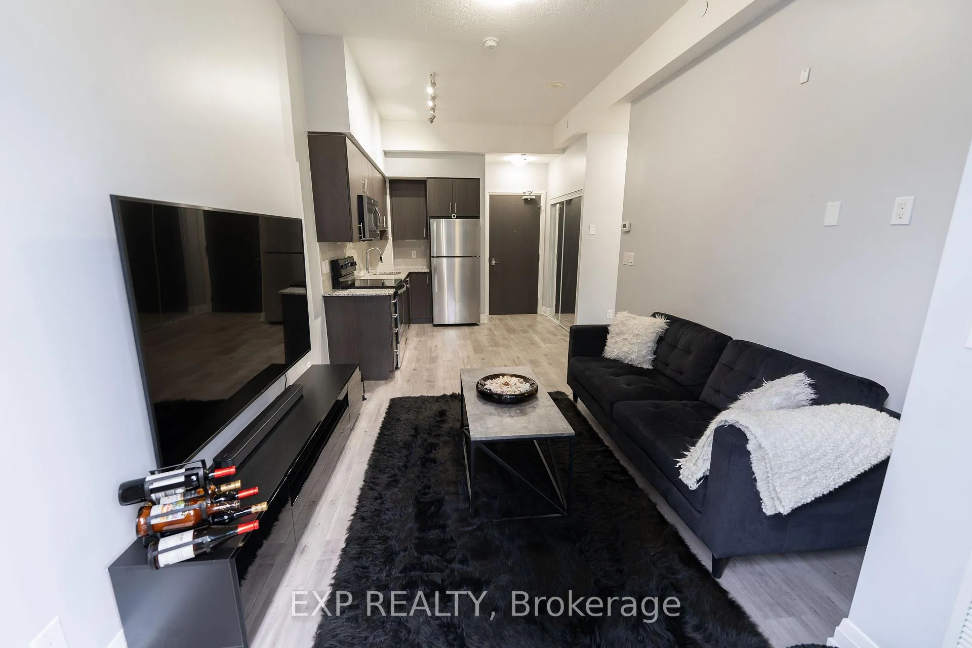 Photo 4 of Unit 302, 3700 Highway 7 Road, Vaughan, East Woodbridge — HOMEH