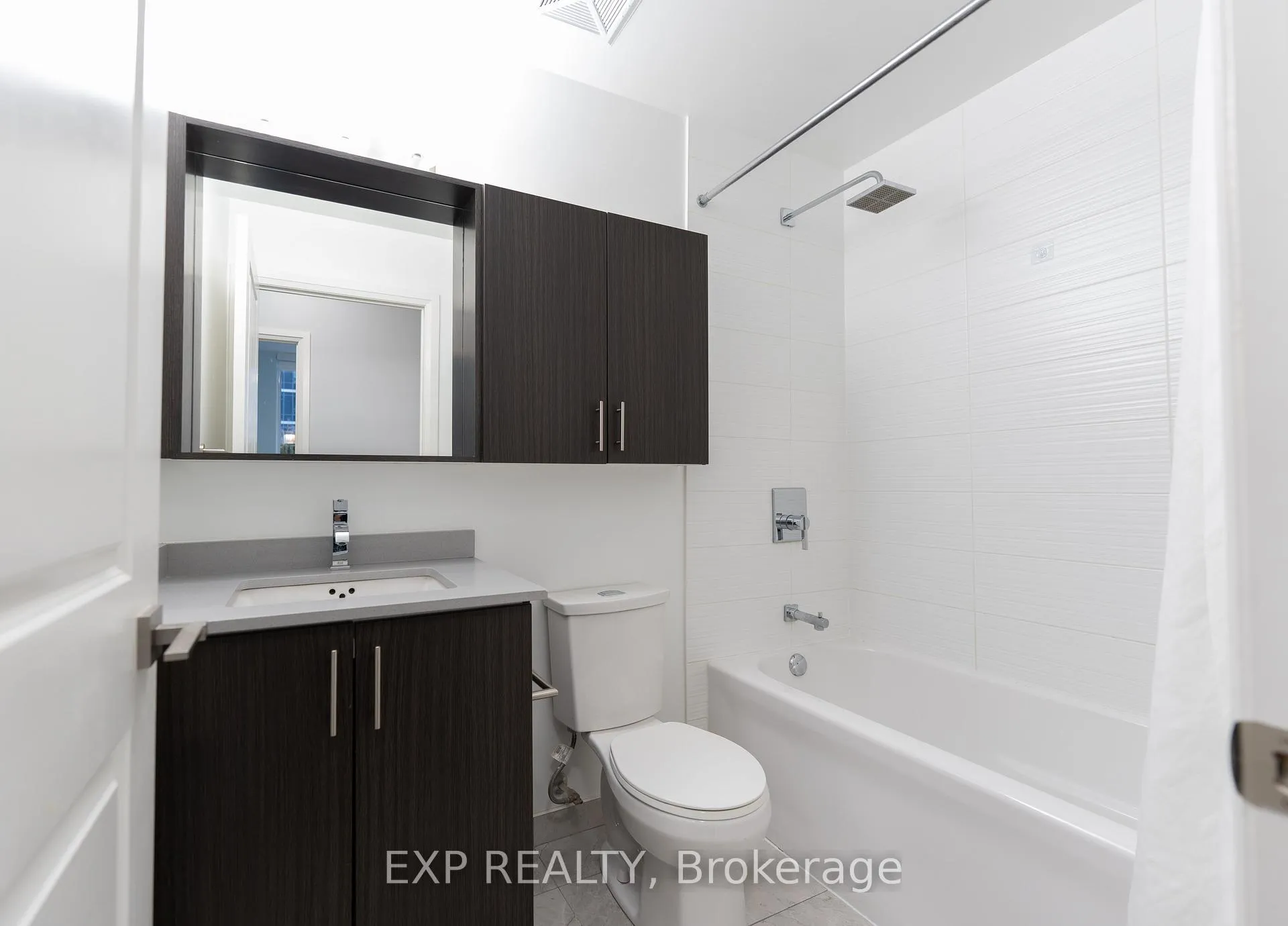 Photo 5 of Unit 302, 3700 Highway 7 Road, Vaughan, East Woodbridge — HOMEH