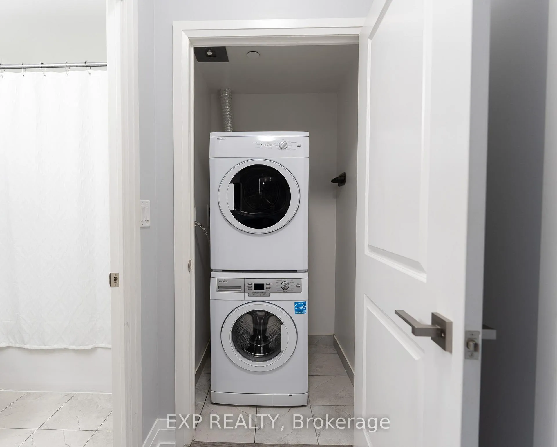 Photo 6 of Unit 302, 3700 Highway 7 Road, Vaughan, East Woodbridge — HOMEH