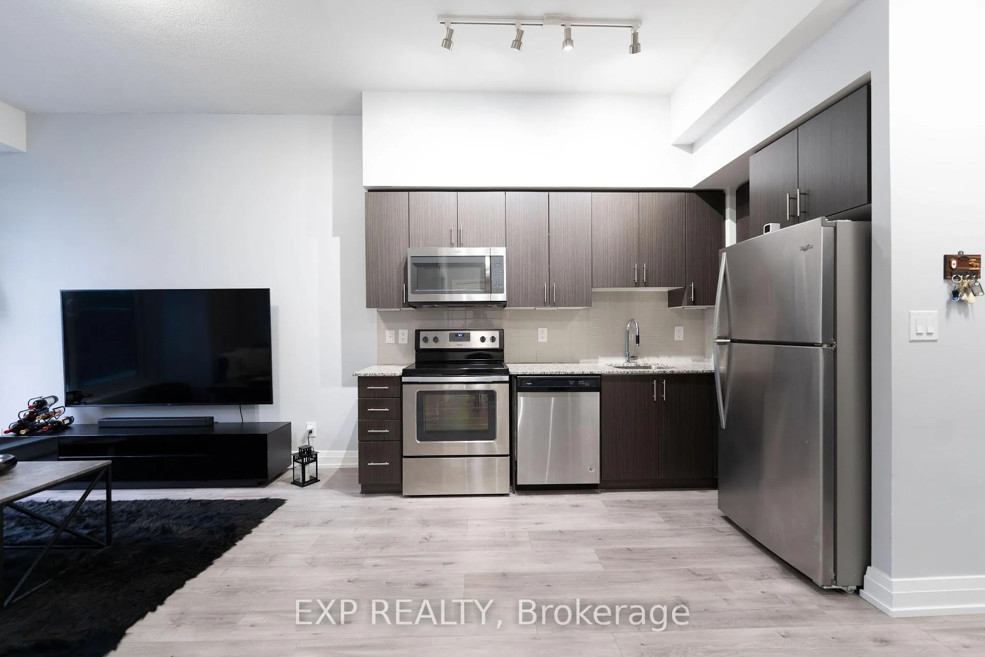 Photo 8 of Unit 302, 3700 Highway 7 Road, Vaughan, East Woodbridge — HOMEH