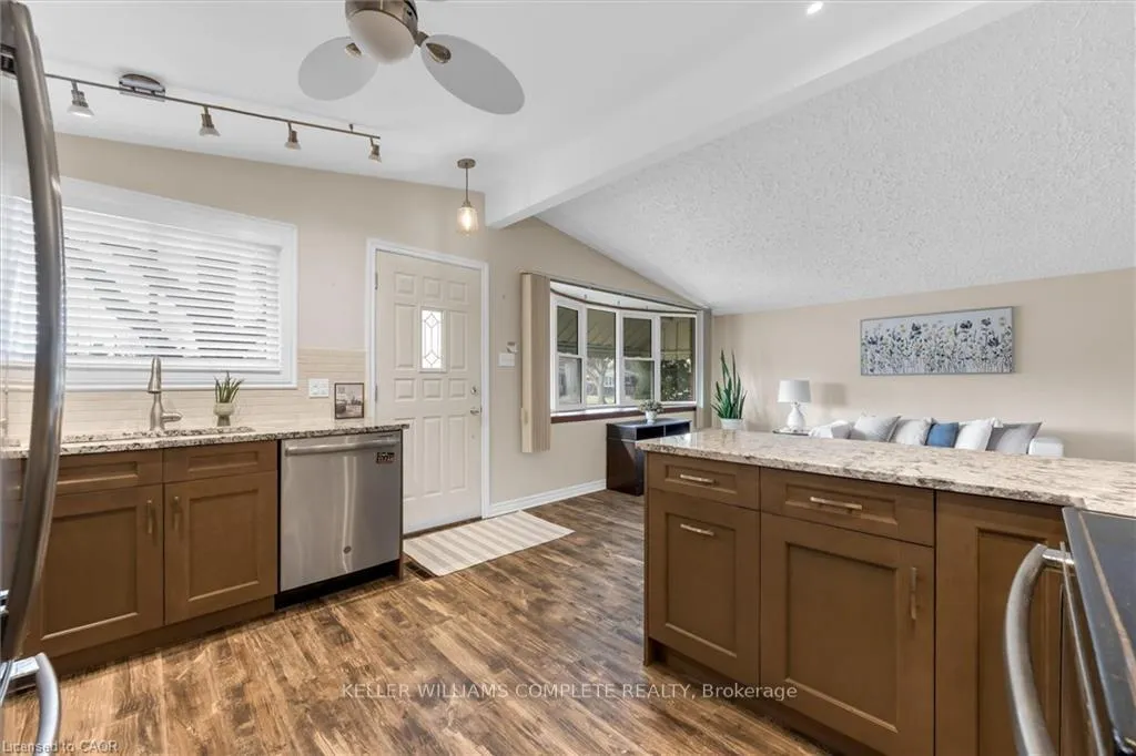 Photo 3 of 77 Lawfield Drive, Hamilton, Lawfield — HOMEH