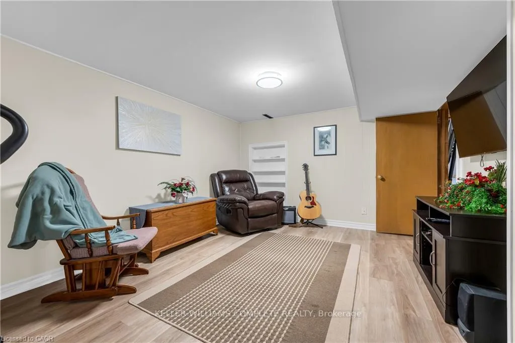 Photo 16 of 77 Lawfield Drive, Hamilton, Lawfield — HOMEH