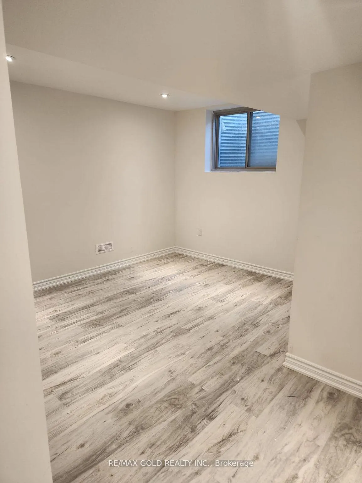 Photo 2 of Unit Basement, 17 Hashmi Place, Brampton, Credit Valley — HOMEH