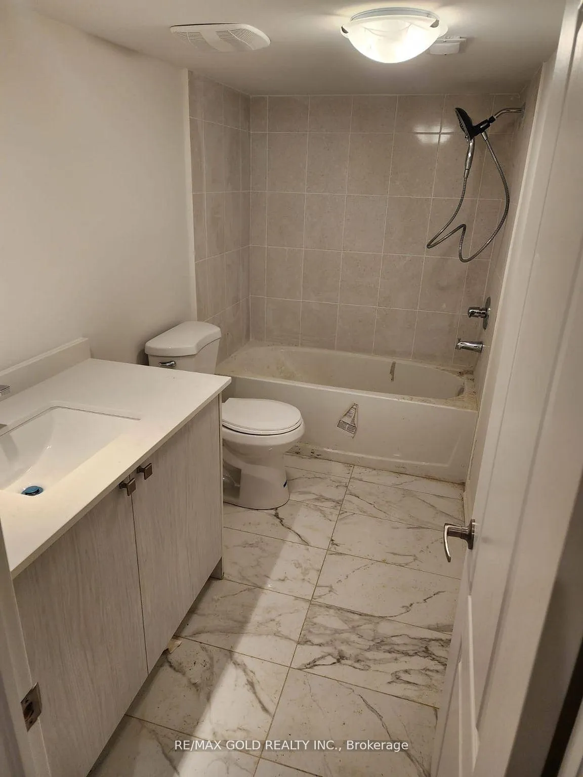 Photo 3 of Unit Basement, 17 Hashmi Place, Brampton, Credit Valley — HOMEH