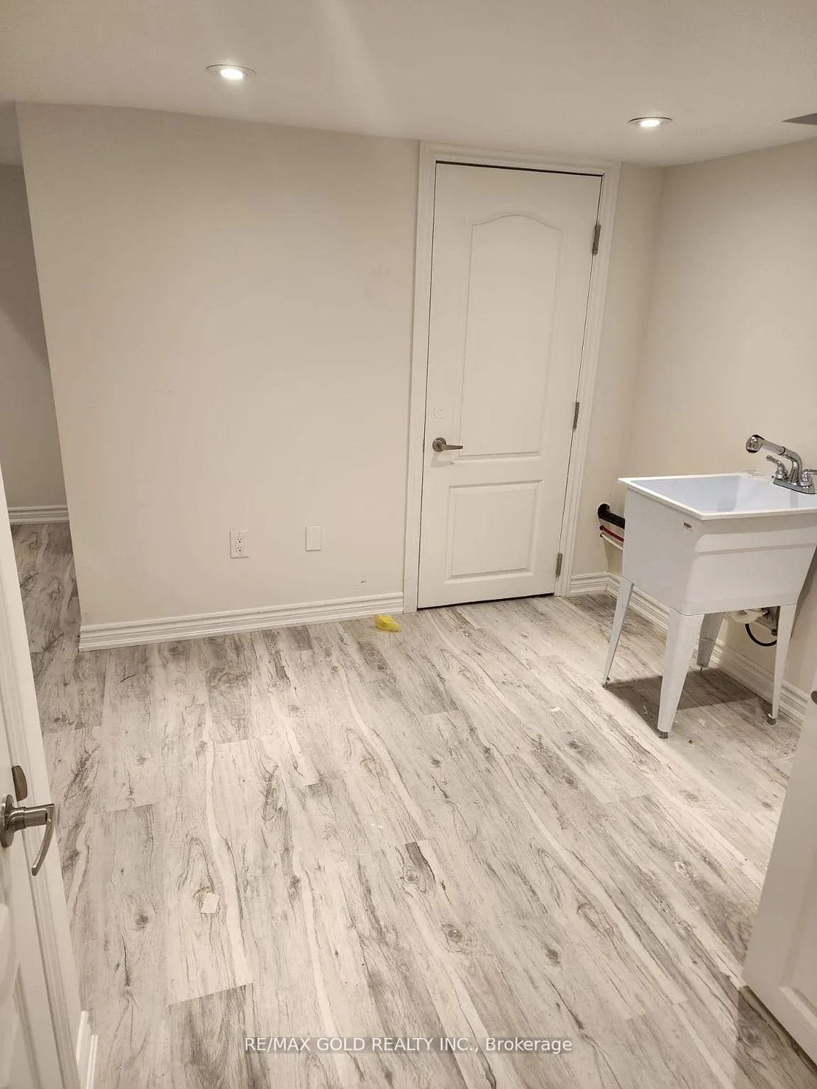 Photo 5 of Unit Basement, 17 Hashmi Place, Brampton, Credit Valley — HOMEH