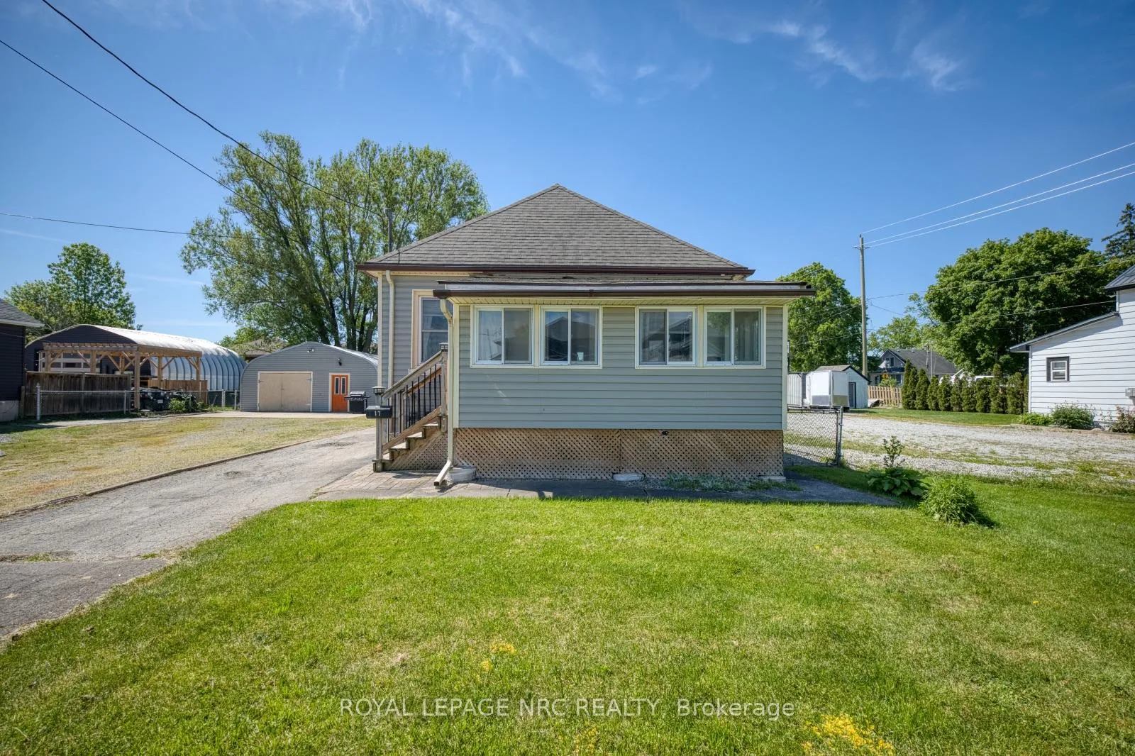 Photo 3 of 17 Huron Street, Welland, Dain City — HOMEH
