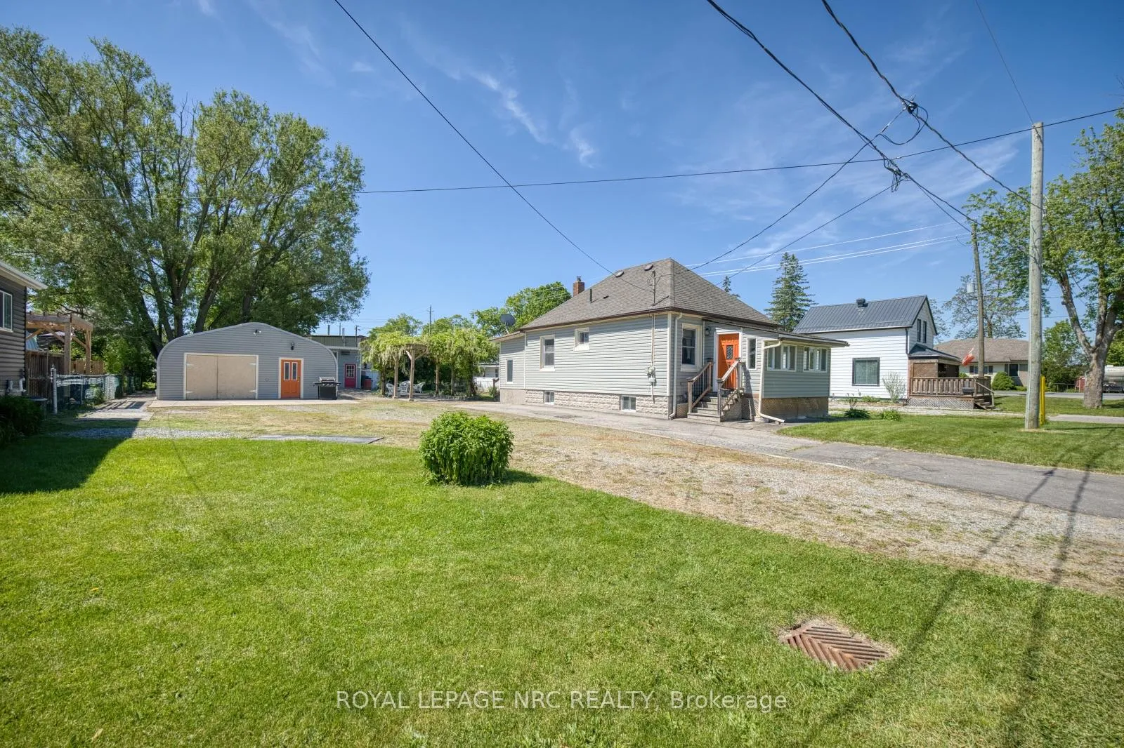 Photo 4 of 17 Huron Street, Welland, Dain City — HOMEH