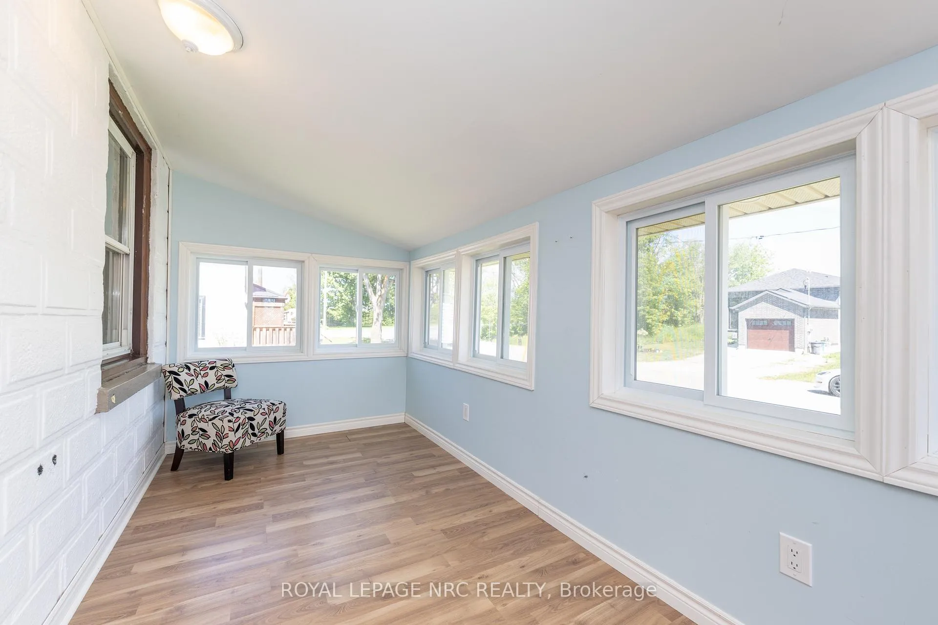 Photo 6 of 17 Huron Street, Welland, Dain City — HOMEH